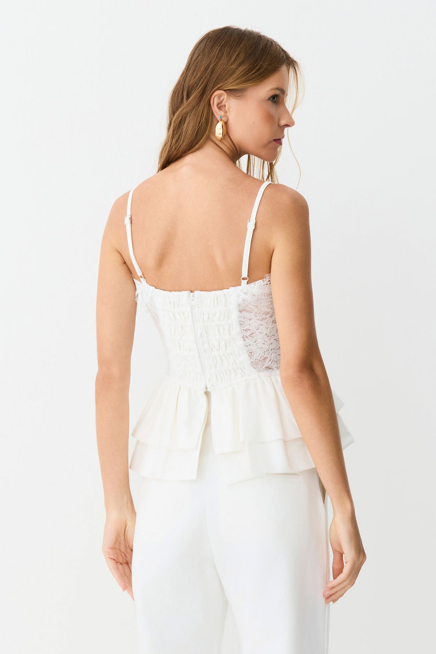 BLUSA REGATA EM RENDA BARRA AMPLA ESTRUTURADA COLEÇÃO INVERNO 26