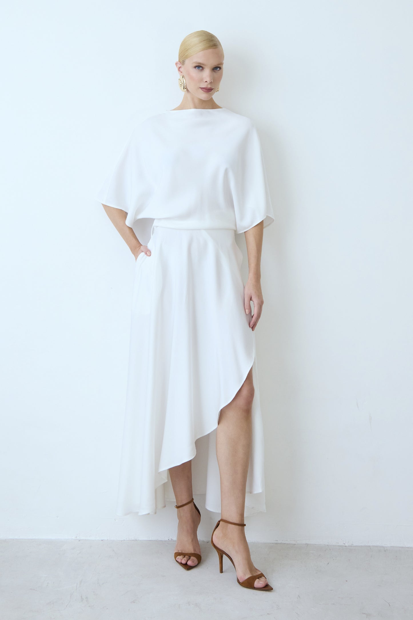 VESTIDO MIDI FLUIDO COM TRANSPASSE SAIA COLEÇÃO VERÃO 27