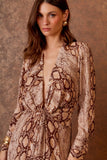 VESTIDO MIDI NO DECOTE ESTAMPA SERPENTE COLEÇÃO INVERNO 25