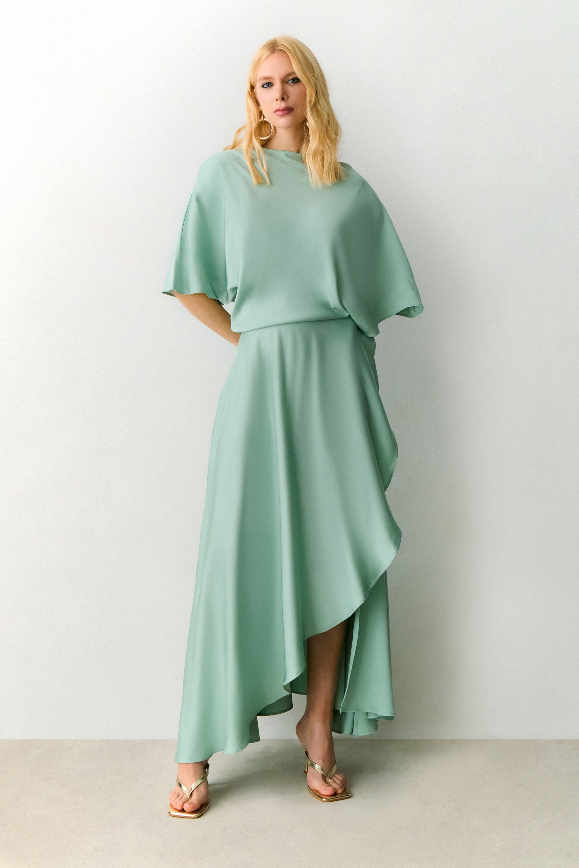 VESTIDO MIDI FLUIDO COM TRANSPASSE SAIA COLEÇÃO VERÃO 27