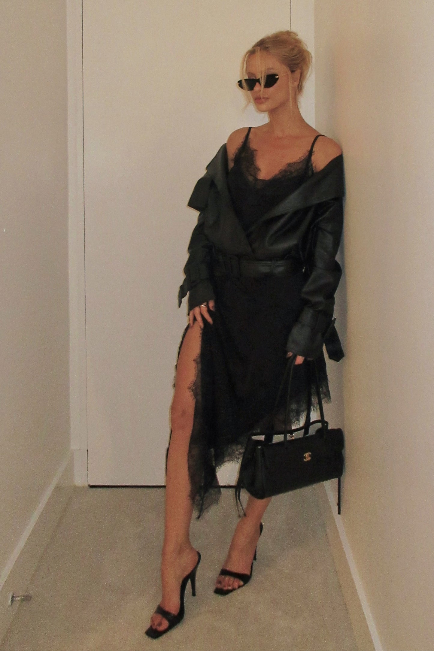 VESTIDO MIDI ALCA FINAS COM DETALHES EM RENDA COLEÇÃO INVERNO 26
