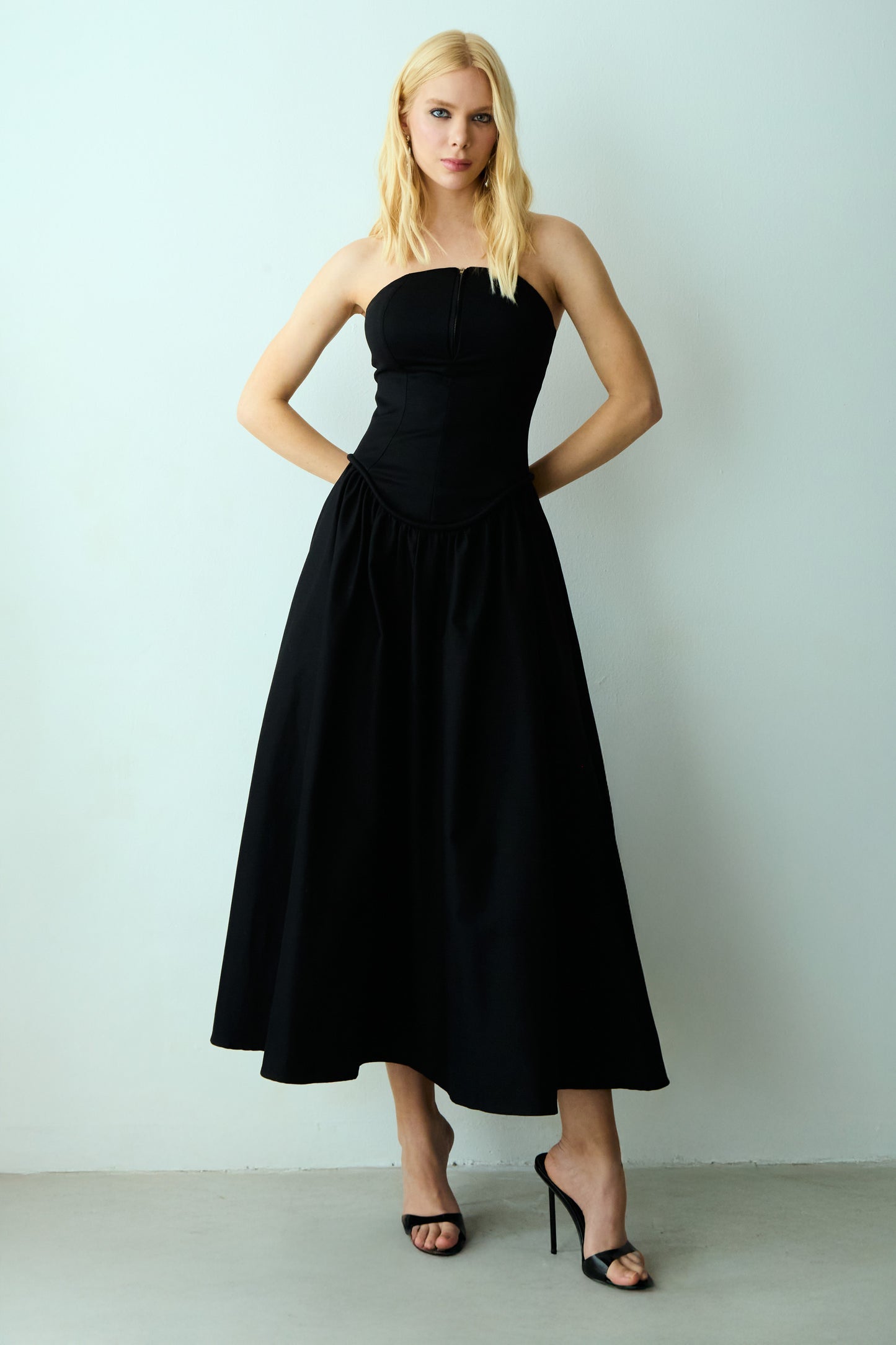 VESTIDO MIDI TOMARA QUE CAIA ZIPER DE METAL FRONTAL COLEÇÃO VERÃO 27