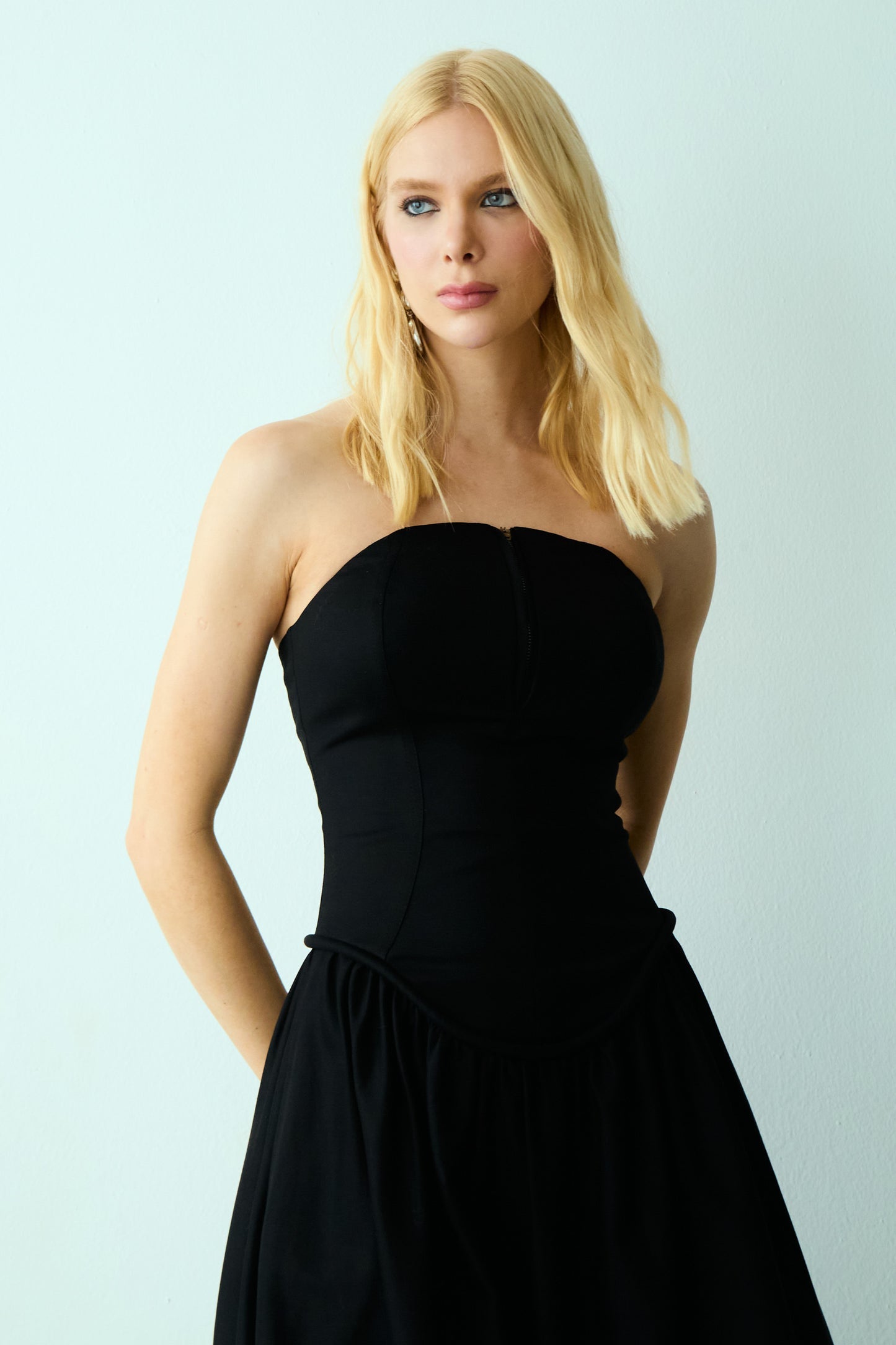 VESTIDO MIDI TOMARA QUE CAIA ZIPER DE METAL FRONTAL COLEÇÃO VERÃO 27