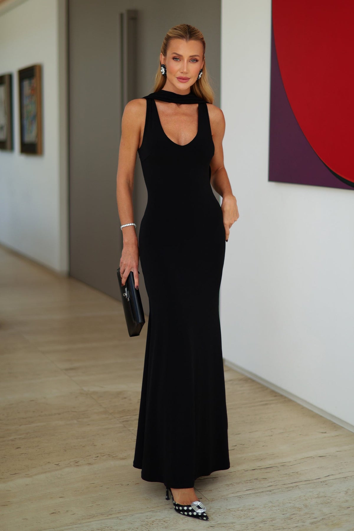 VESTIDO LONGO DECOTE V ABERTURA COSTAS E CAPA COLEÇÃO VERÃO 27