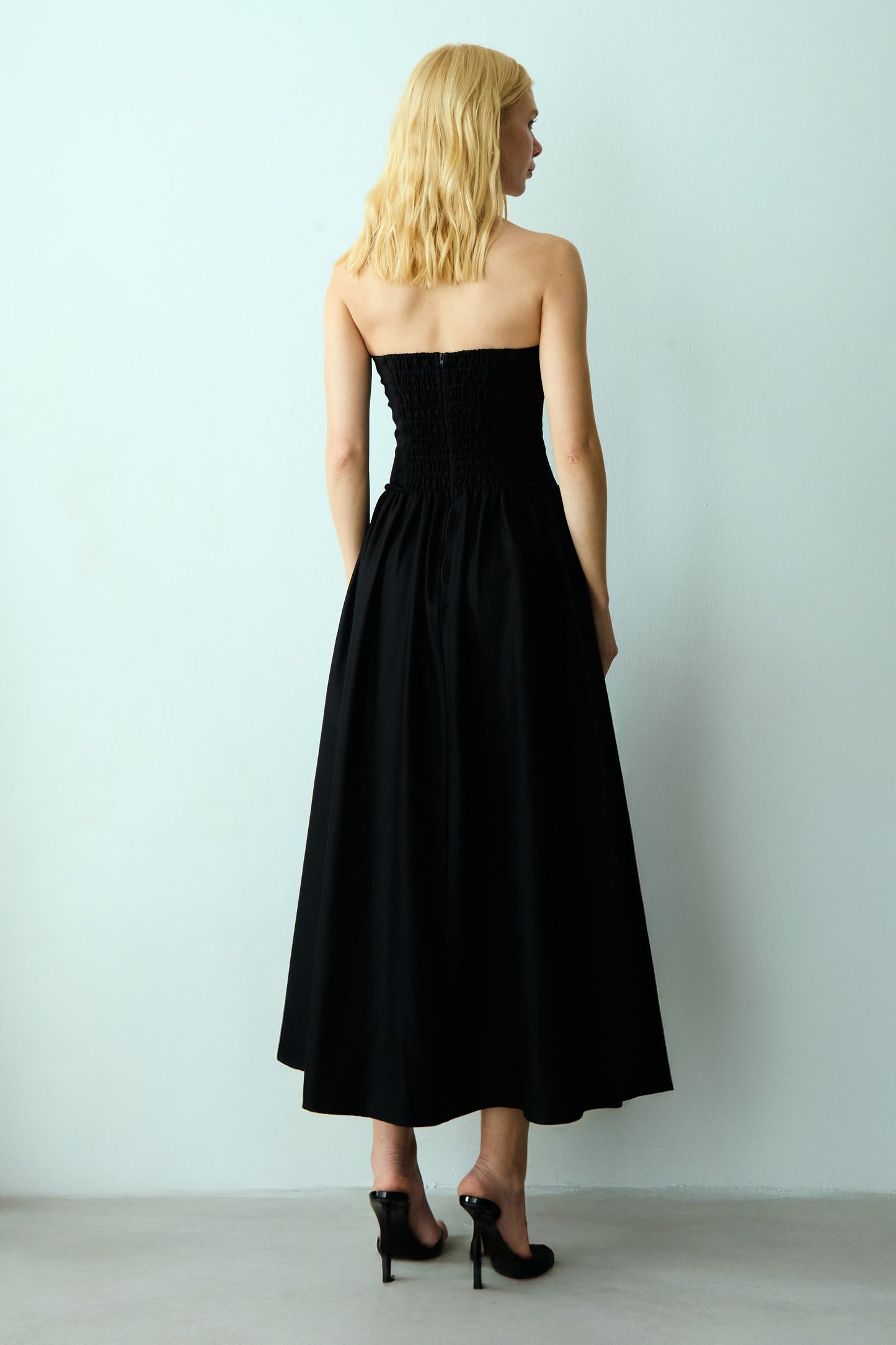 VESTIDO MIDI TOMARA QUE CAIA ZIPER DE METAL FRONTAL COLEÇÃO VERÃO 27