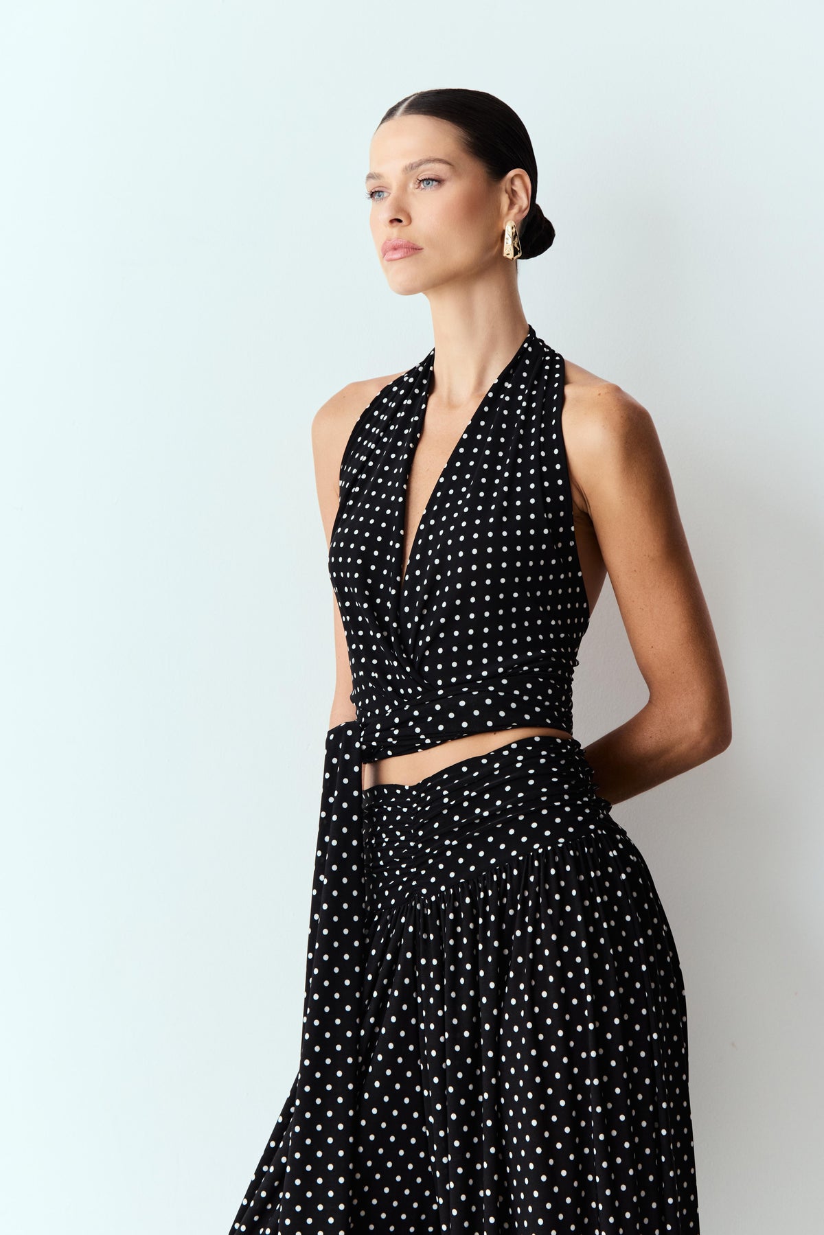 BLUSA FRENTE UNICA COM AMARRAÇÃO E TRANSPASSE COLEÇÃO VERÃO 26