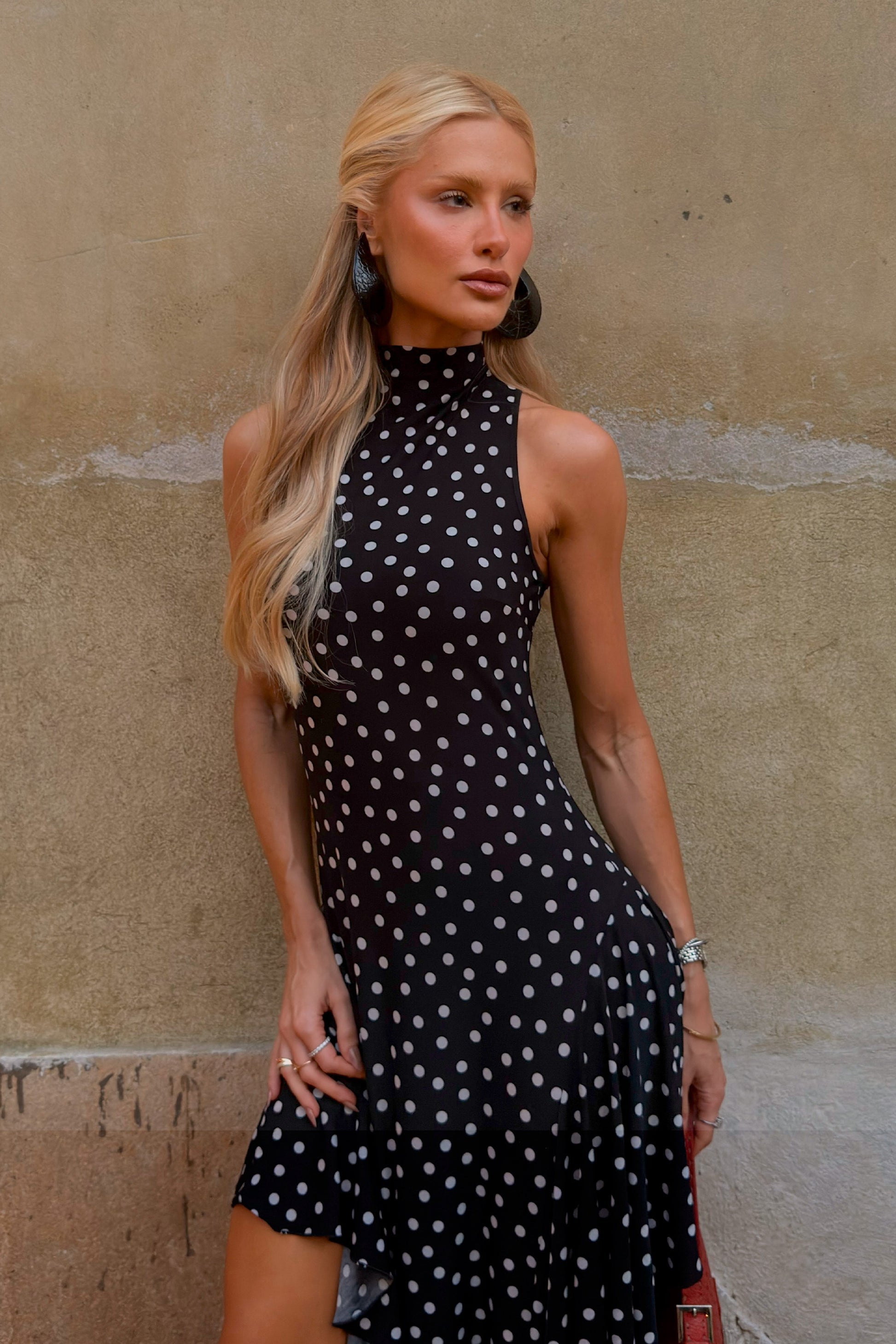 VESTIDO MIDI BARRA ASSIMETRICA COM GOLA MEDIA POA COLEÇÃO VERÃO 27