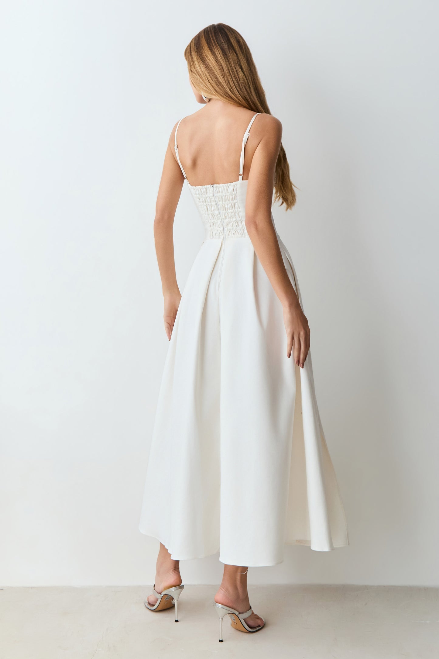 VESTIDO MIDI ACINTURADO COM FRAZIDOS BUSTO E PREGAS COLEÇÃO VERÃO 27
