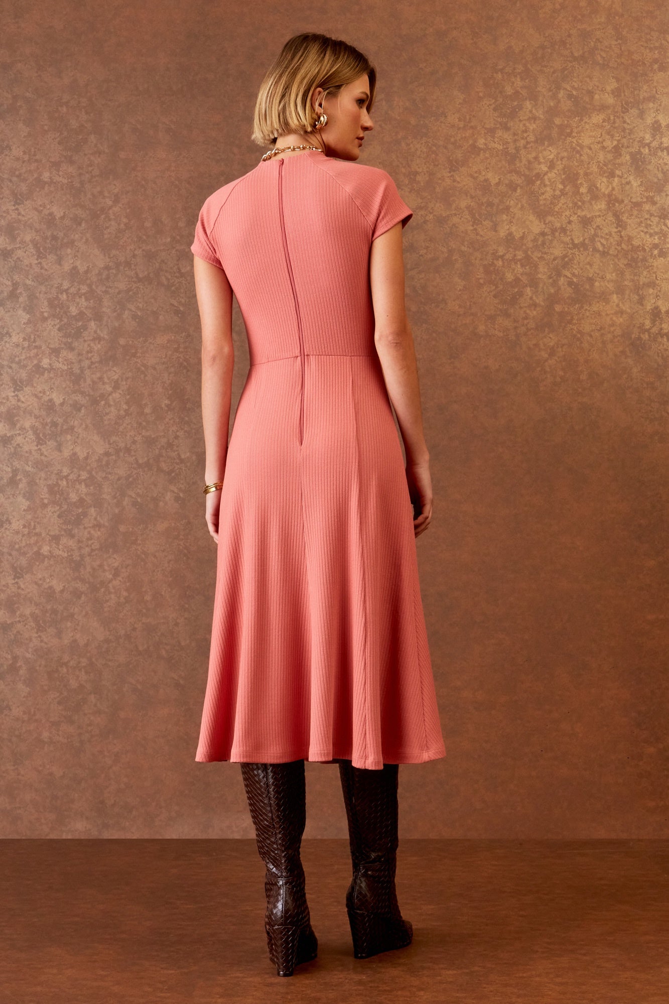 VESTIDO MIDI CANELADO COLEÇÃO INVERNO 25