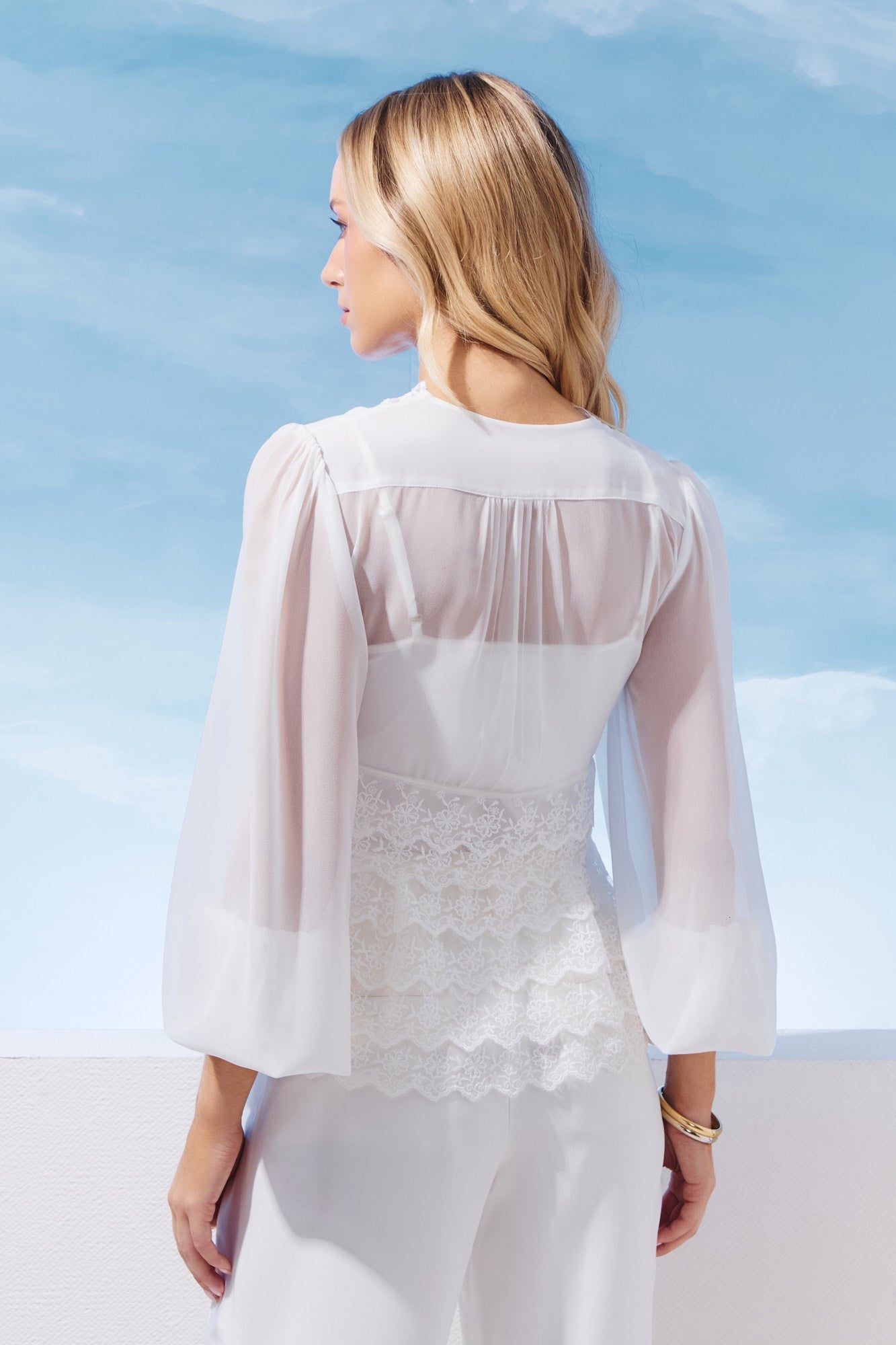 BLUSA BABADOS E DECOTE DE RENDAS COLEÇÃO VERÃO 27