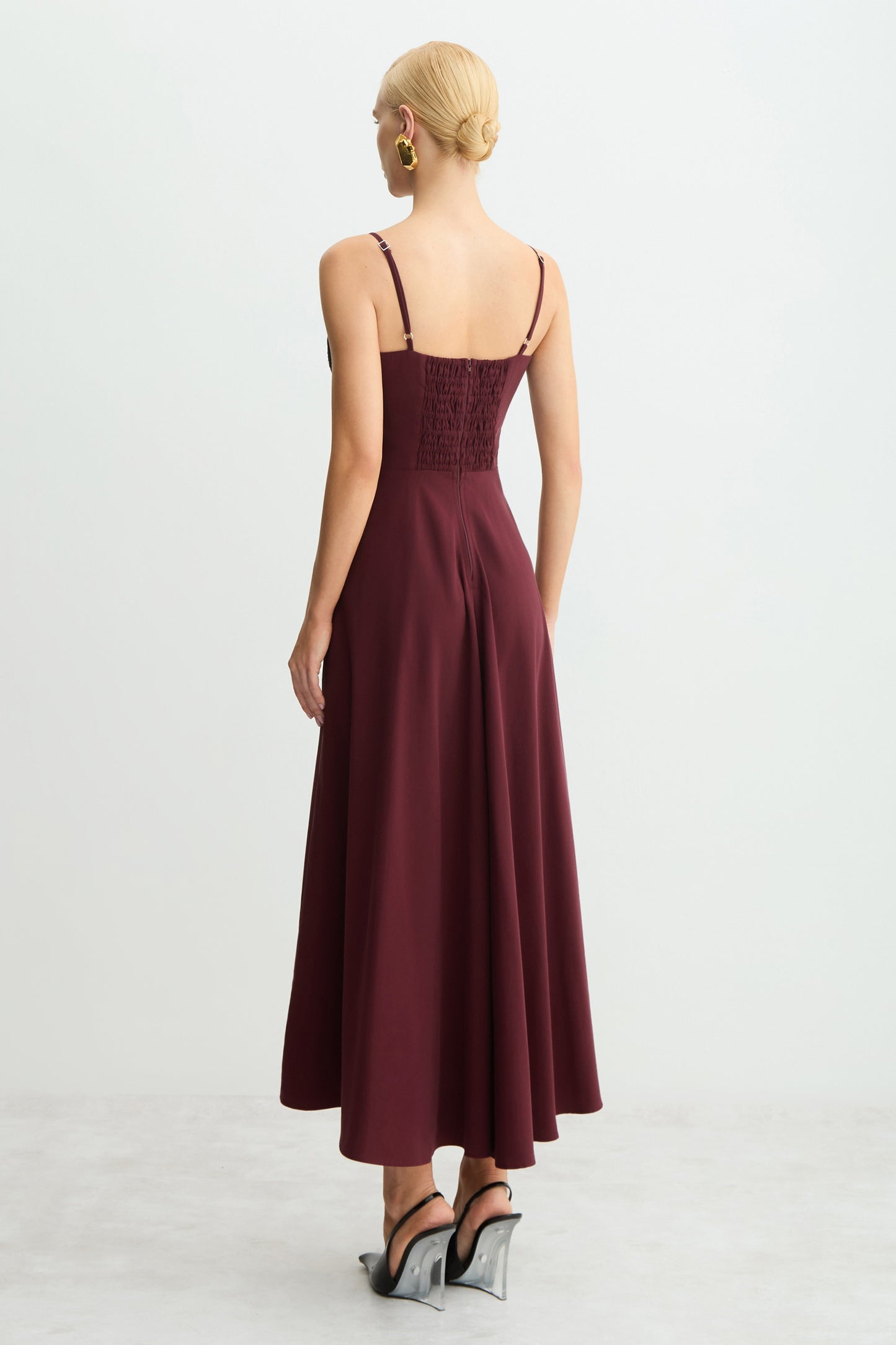 VESTIDO MIDI RENDA BUSTO COM SOBREPOSICAO SAIA COLEÇÃO INVERNO 26
