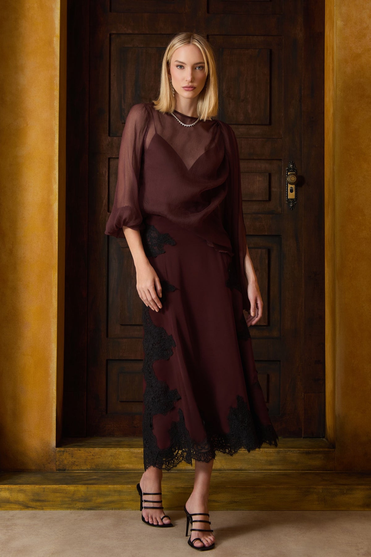 SAIA MIDI DETALHE RENDA COLEÇÃO INVERNO 26