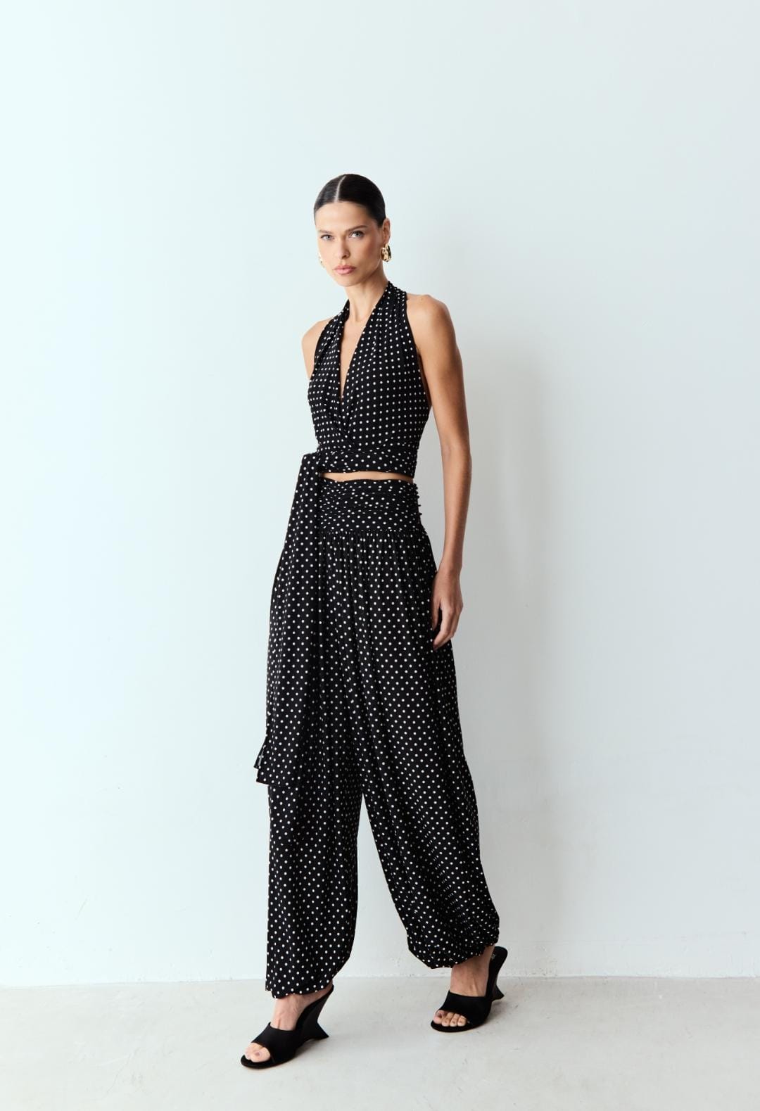 CALÇA JOGGER FLUIDA COM COS FRANZIDO BARRA COLEÇÃO VERÃO 26