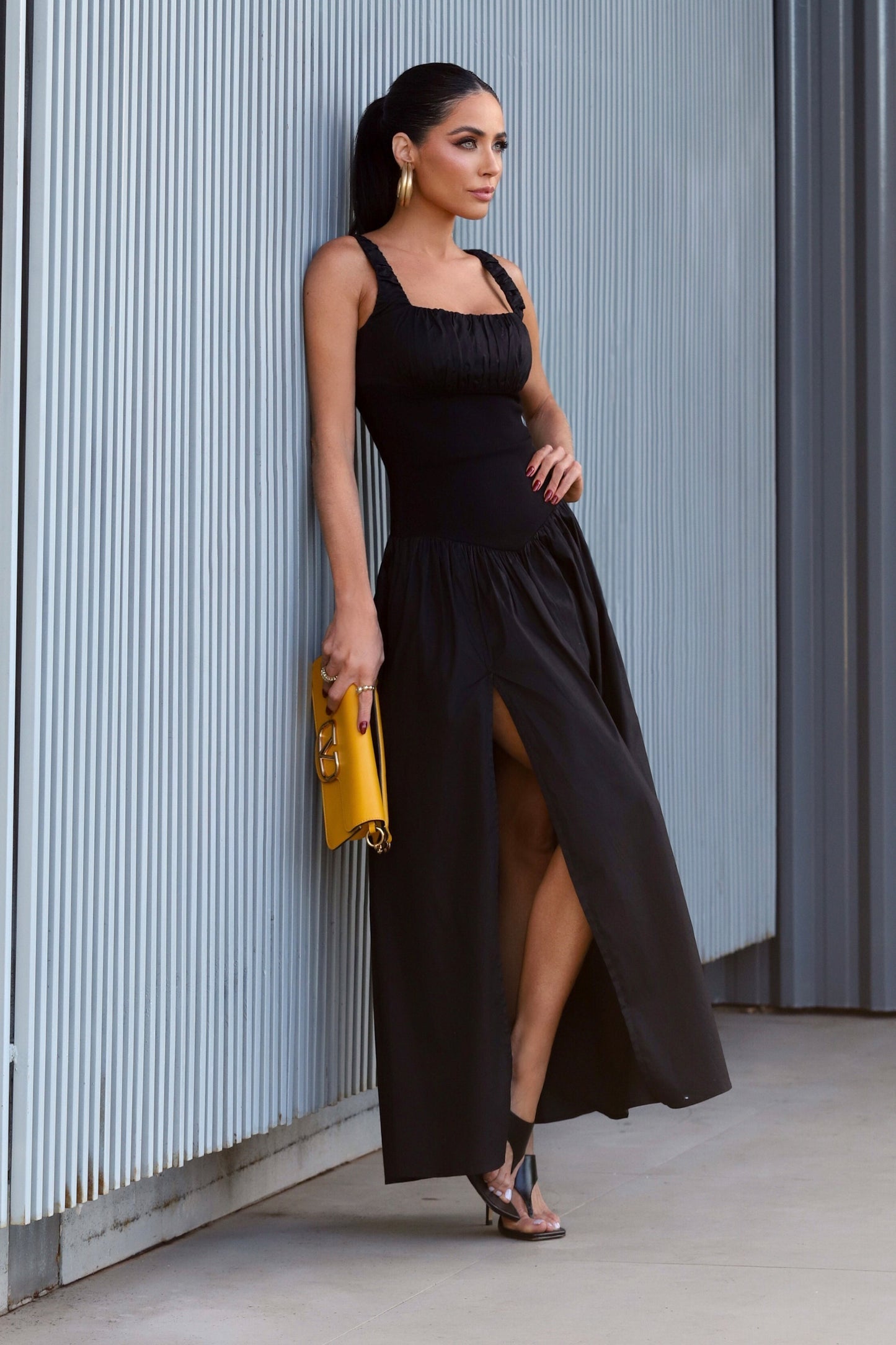 VESTIDO MIDI ACINTURADO COM FRANZIDOS BUSTO E ALÇAS COLEÇÃO VERÃO 26