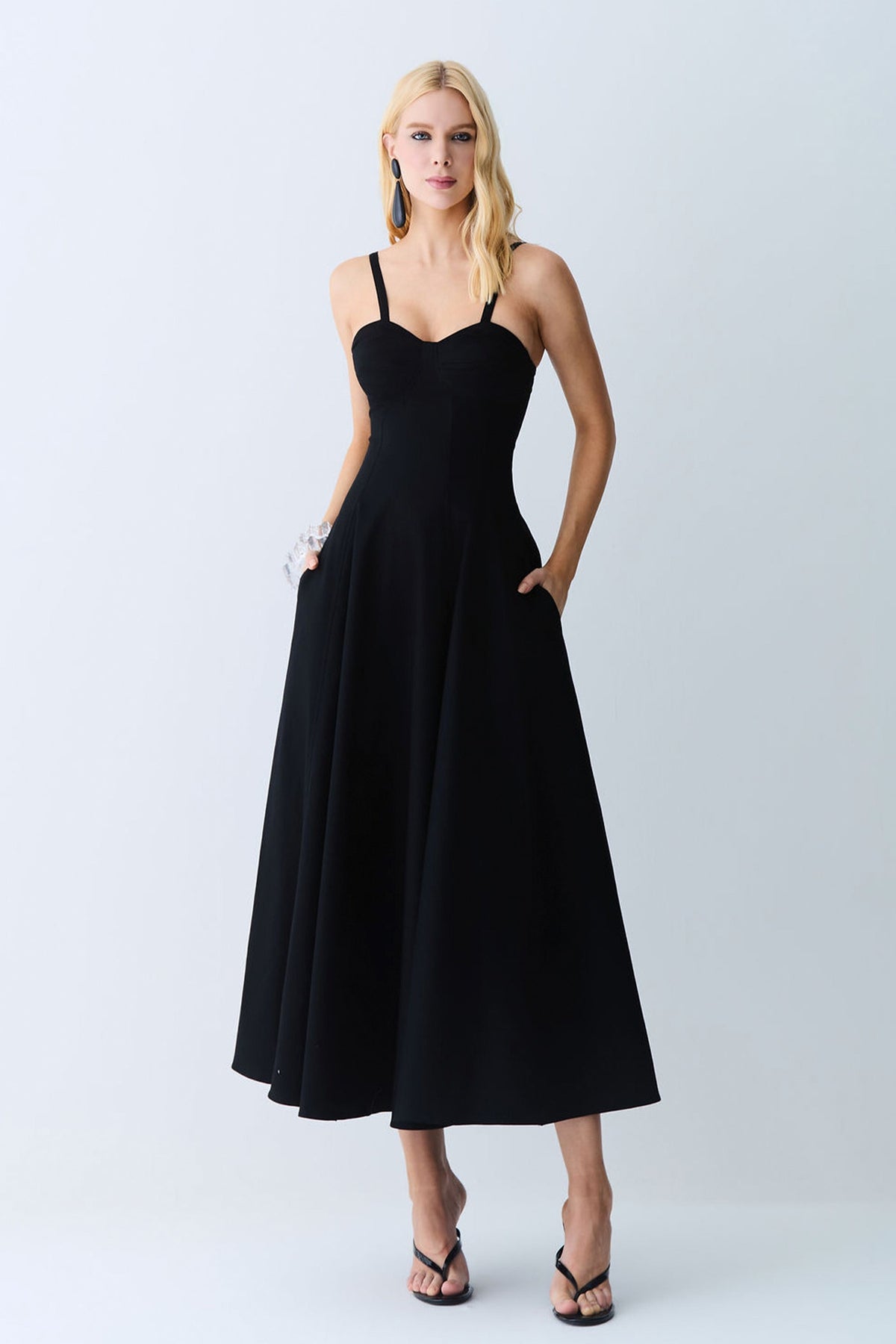 VESTIDO MIDI DRAPEADOS BUSTO E RECORTES PESPONTADOS COLEÇÃO VERÃO 27