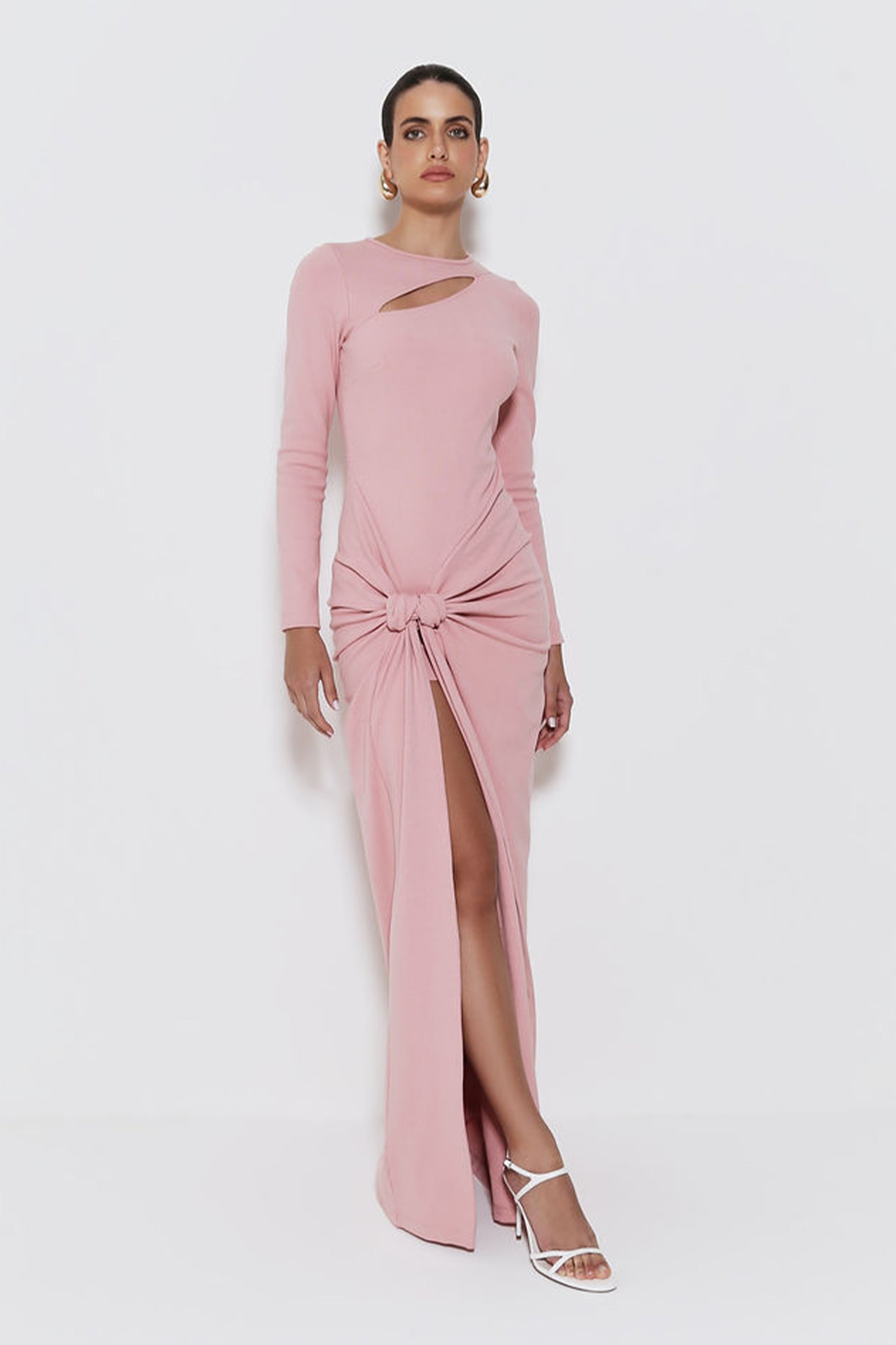 VESTIDO LONGO COM TORÇÃO LATERAL E ABERTURA DIAGONAL COLEÇÃO INVERNO 25