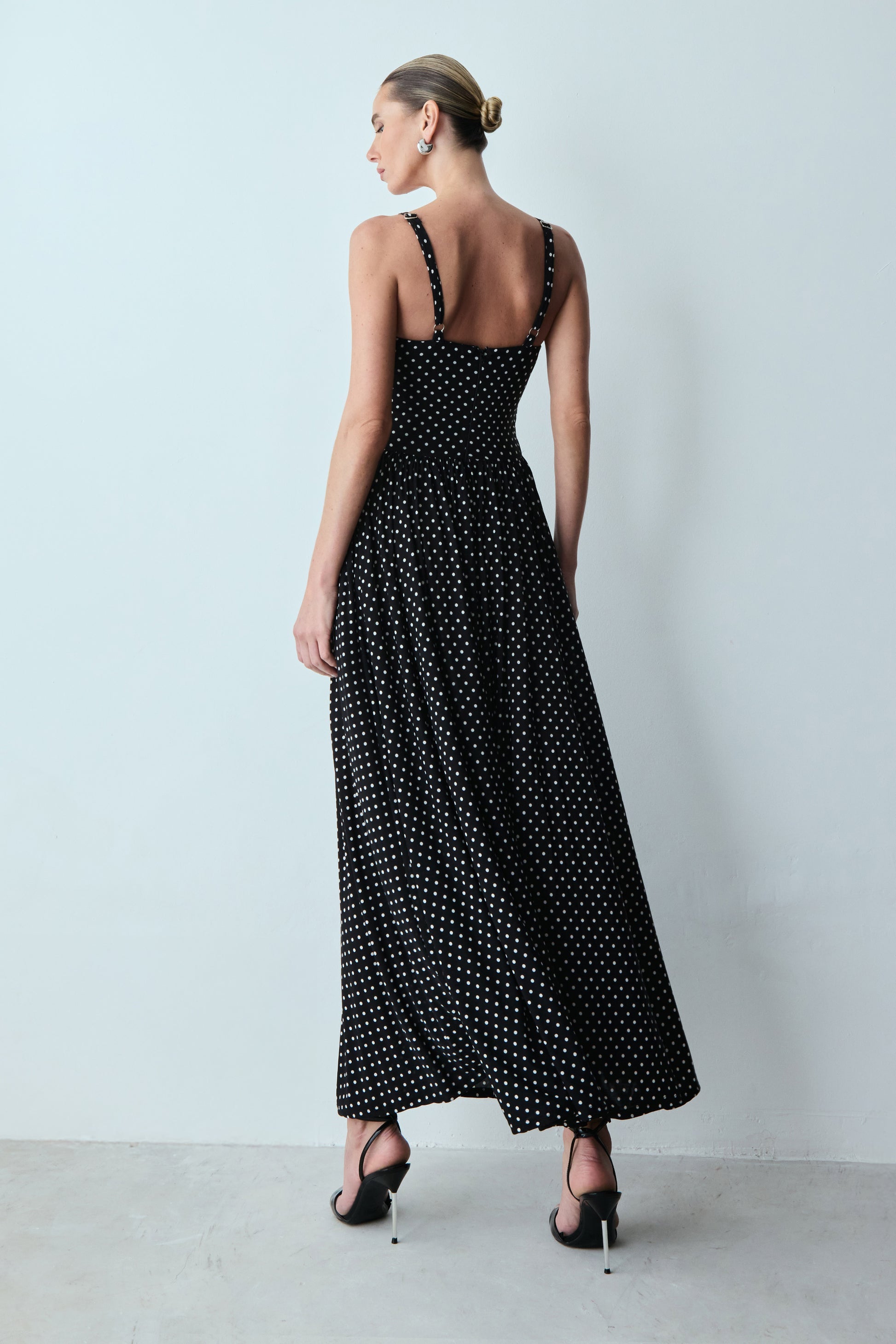VESTIDO MIDI COM DRAPEADOS BUSTO ALÇAS E FENDA COLEÇÃO VERÃO 26