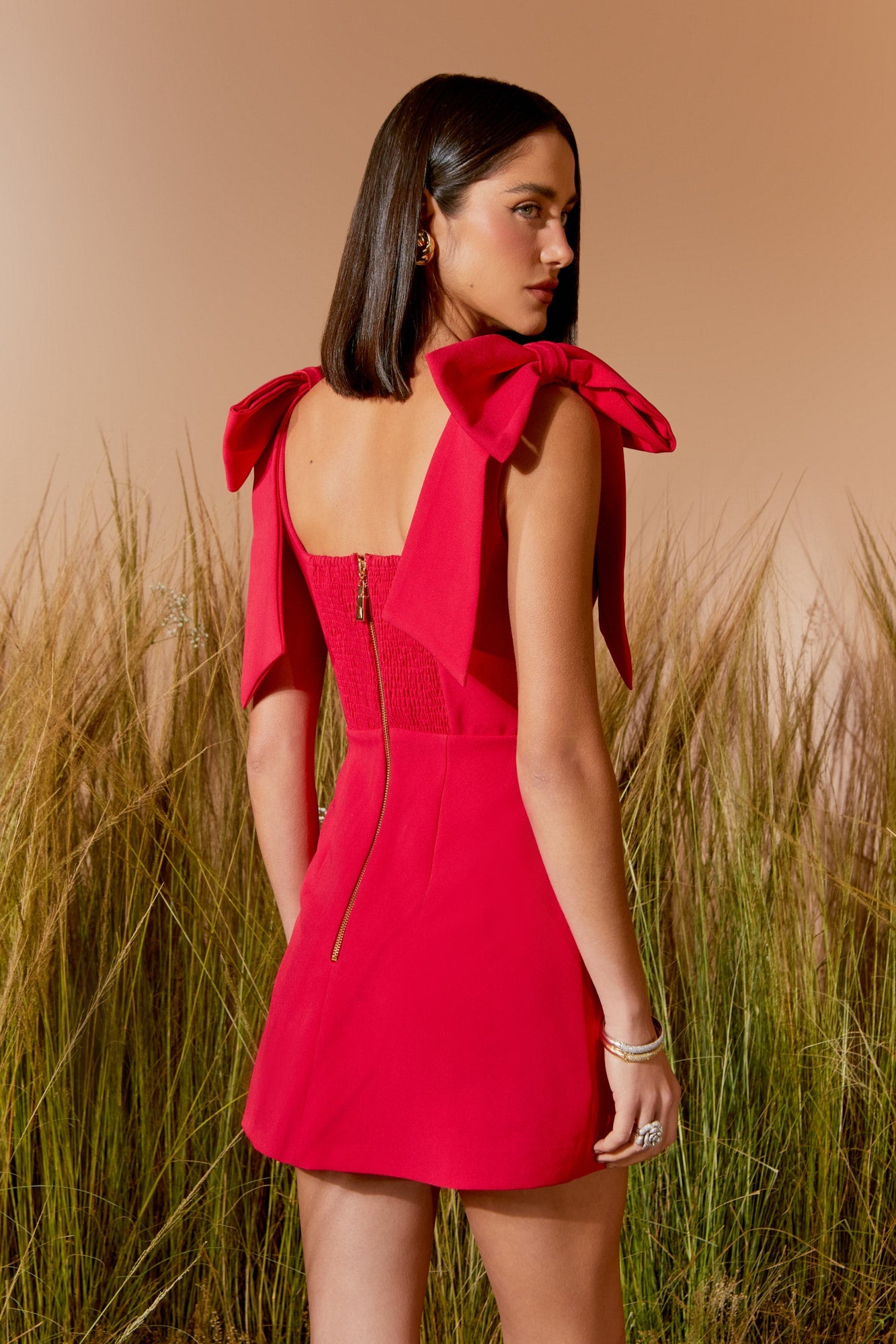 VESTIDO CURTO CREPE ALÇA LAÇO COLEÇÃO VERÃO 26