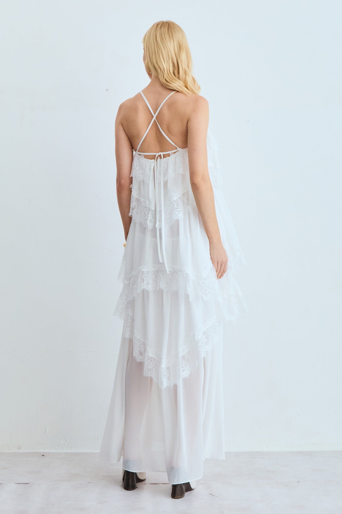 VESTIDO MIDI BABADOS COM DETALHE RENDA BARRA COLEÇÃO INVERNO 26