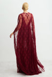 CONJUNTO DE VESTIDO LONGO COM DECOTE V EM RENDA E CAPA ALONGADA COLEÇÃO INVERNO 26