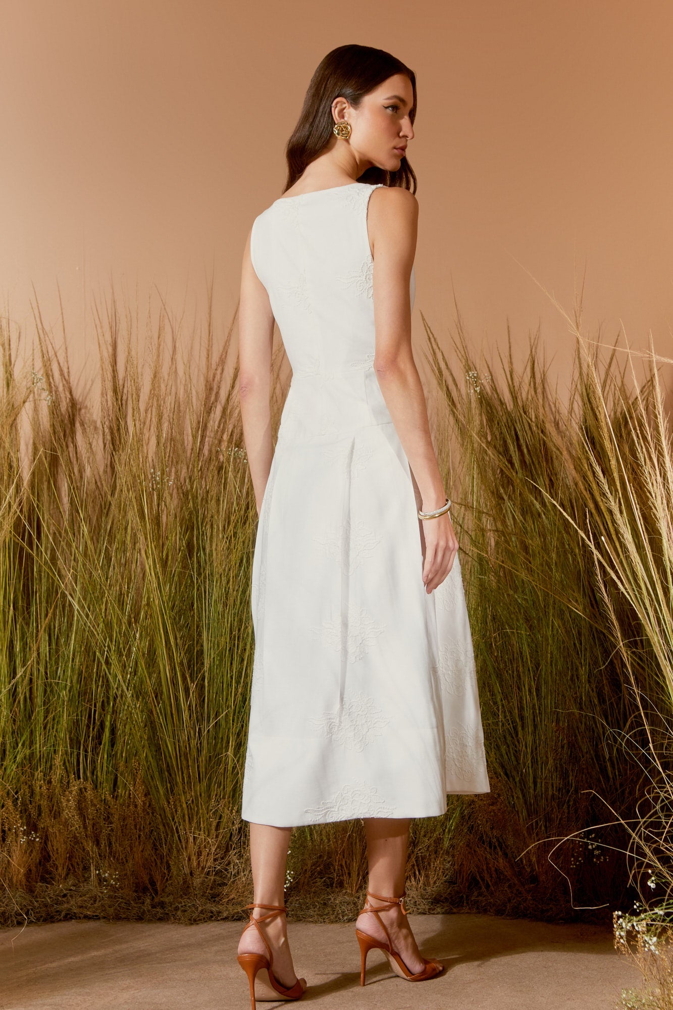 VESTIDO MIDI BORDADO METAL FLOR COLEÇÃO VERÃO 26