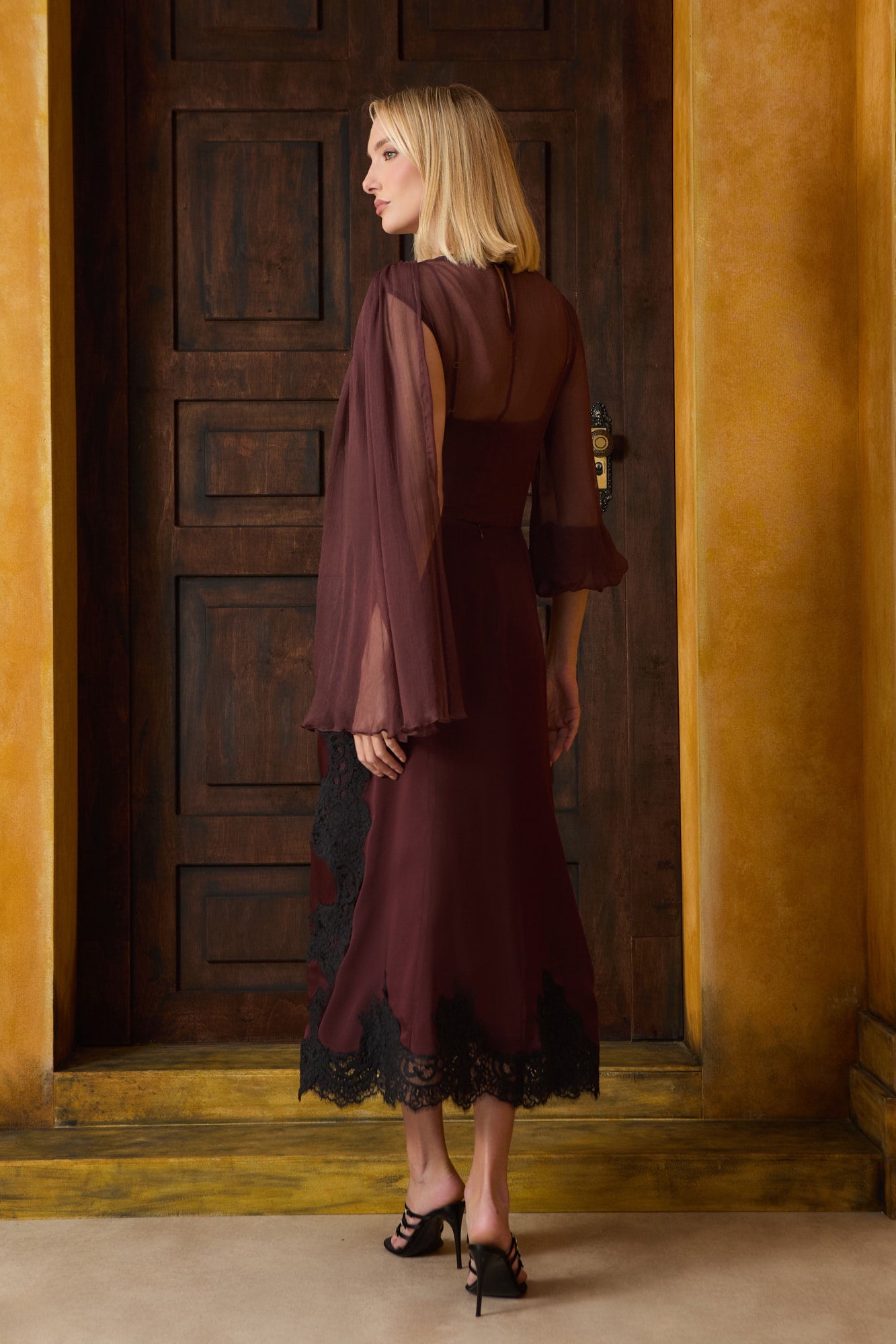 SAIA MIDI DETALHE RENDA COLEÇÃO INVERNO 26