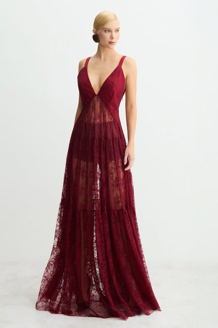 CONJUNTO DE VESTIDO LONGO COM DECOTE V EM RENDA E CAPA ALONGADA COLEÇÃO INVERNO 26