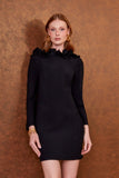 VESTIDO CURTO BABADO DECOTE COLEÇÃO INVERNO 25