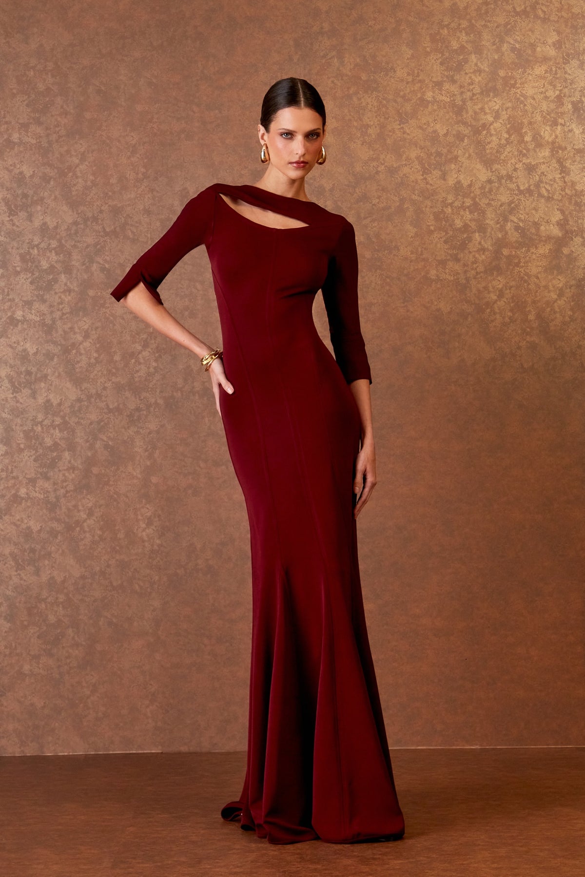 VESTIDO LONGO FENDA DECOTE COLEÇÃO INVERNO 25