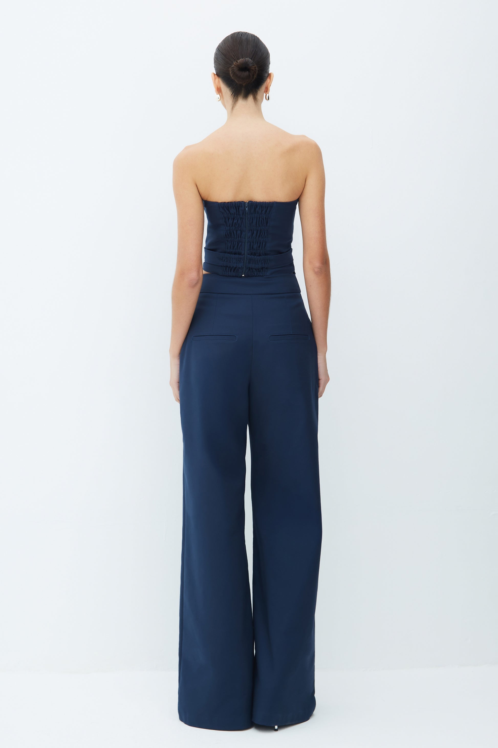 CALÇA PANTALONA ESTRUTURADA COM FRISOS COLEÇÃO VERÃO 26