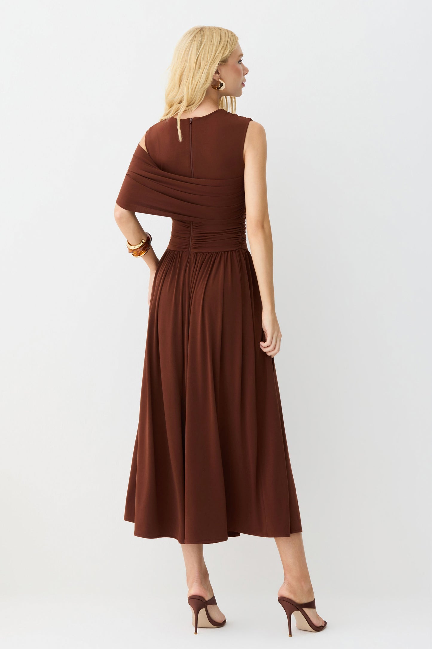 VESTIDO MIDI SOBREPOSICAO FLUIDA COM FRANZIDOS CORPO COLEÇÃO INVERNO 26
