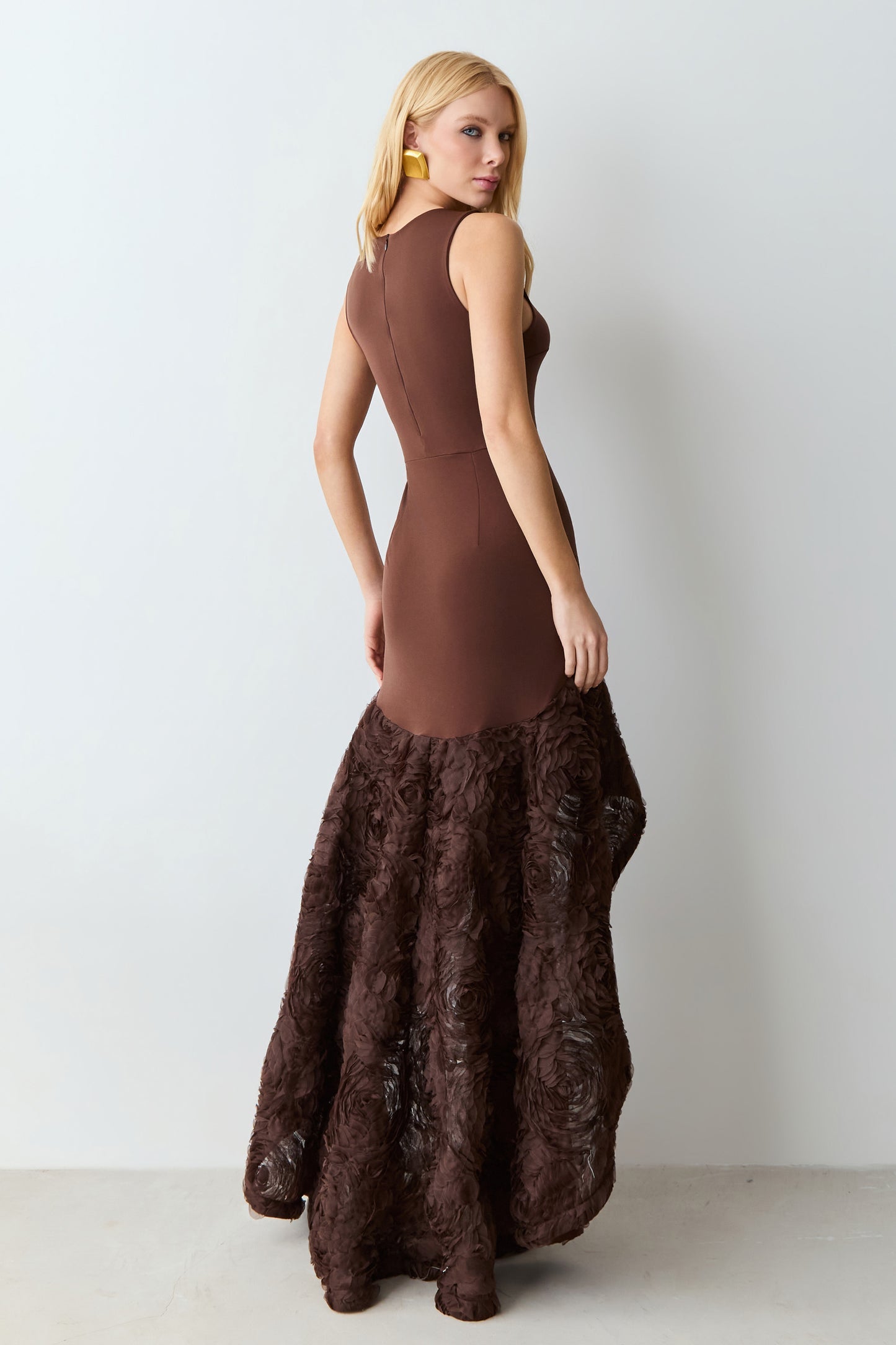 VESTIDO MULLET AJUSTADO AO CORPO BARRA AMPLA COLEÇÃO VERÃO 27