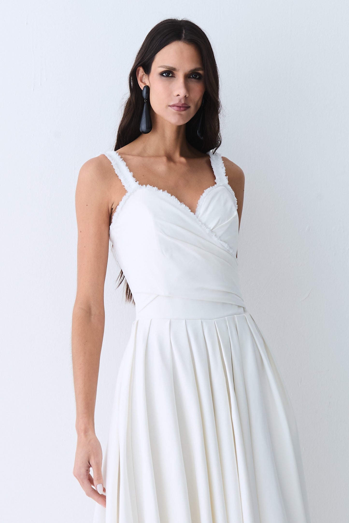 VESTIDO MIDI DETALHE DECOTE E ALCA COM PREGAS SAIA COLEÇÃO VERÃO 27