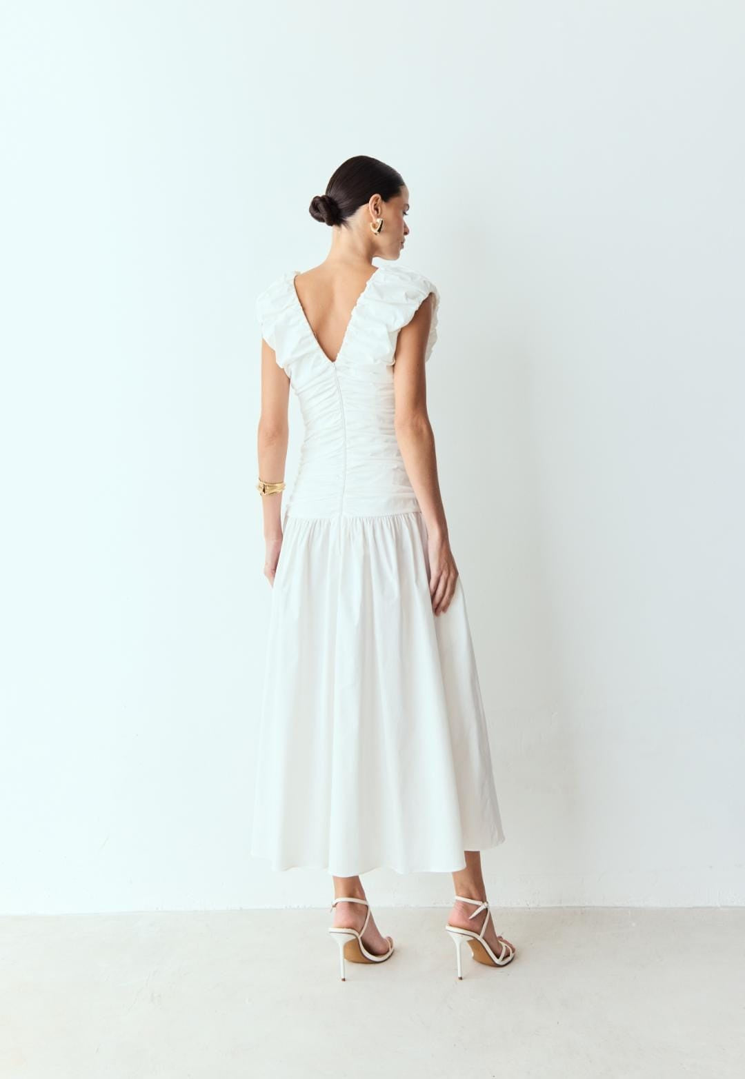 VESTIDO MIDI ALÇAS FRANZIDAS COM VOLUME COLEÇÃO VERÃO 26