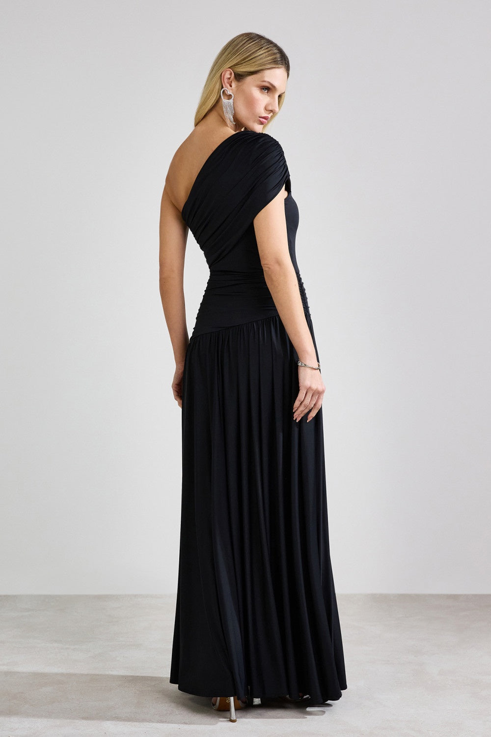 VESTIDO LONGO SOLENE COLEÇÃO VERÃO 26