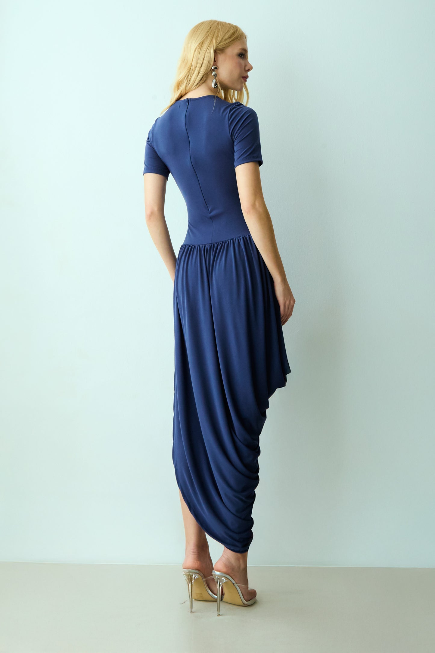 VESTIDO MIDI MANGA CURTA SAIA COM CAIMENTO BALONE COLEÇÃO VERÃO 27