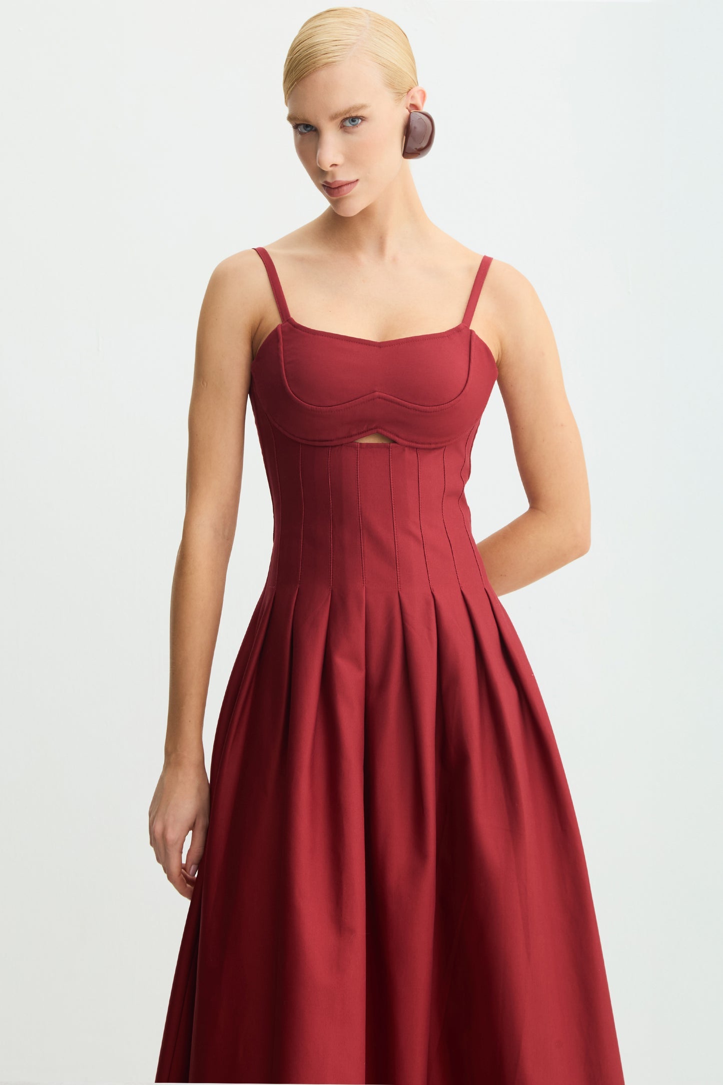 VESTIDO LONGO ACINTURADO PREGAS SAIA RECORTE BUSTO COLEÇÃO INVERNO 26