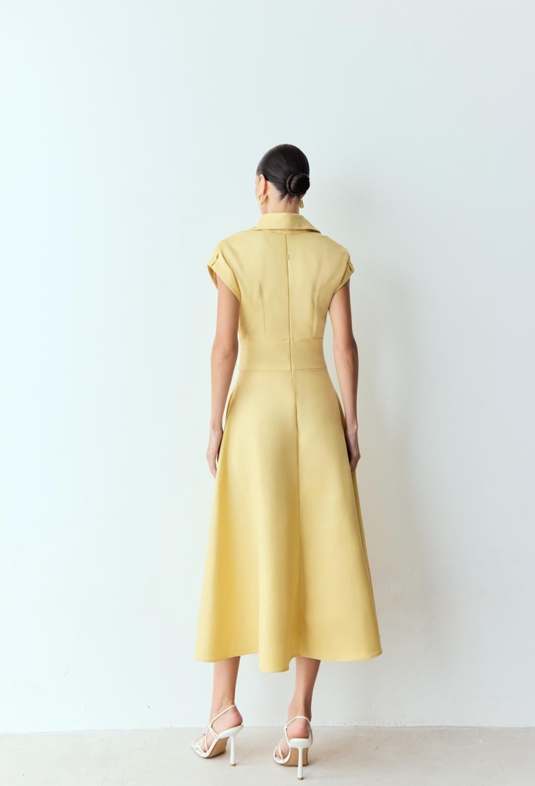 VESTIDO MIDI COS LARGO DECOTE V E GOLA COLEÇÃO VERÃO 26