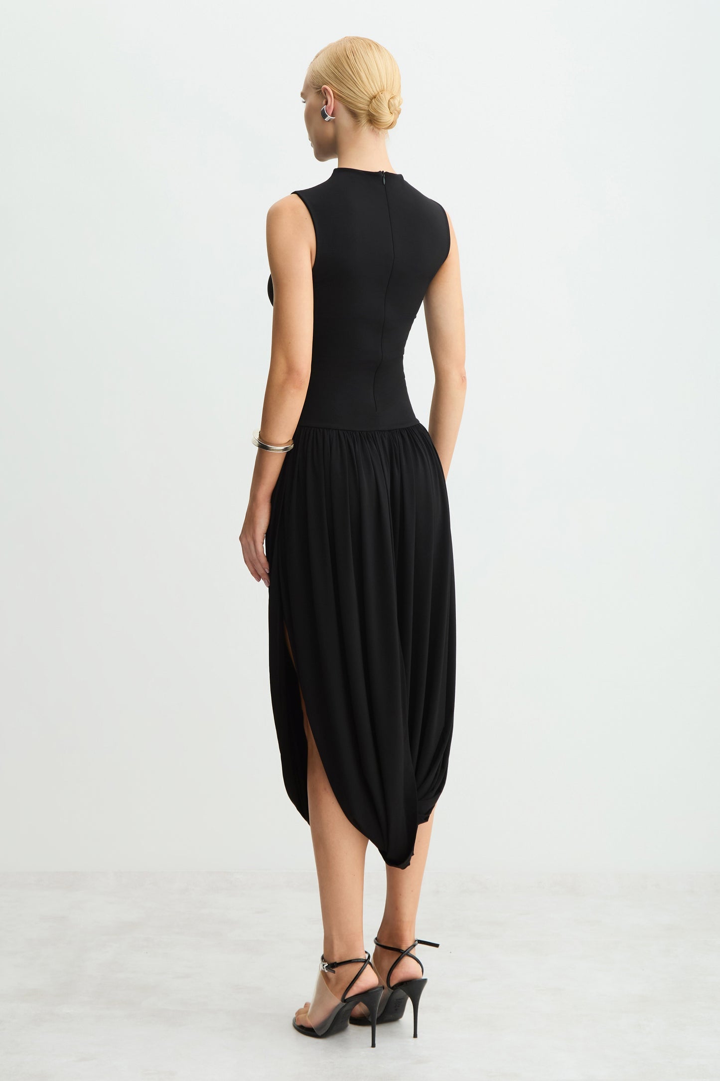 VESTIDO MIDI SAIA BALONE COM TRANSPASSE E ABERTURA COLEÇÃO INVERNO 26