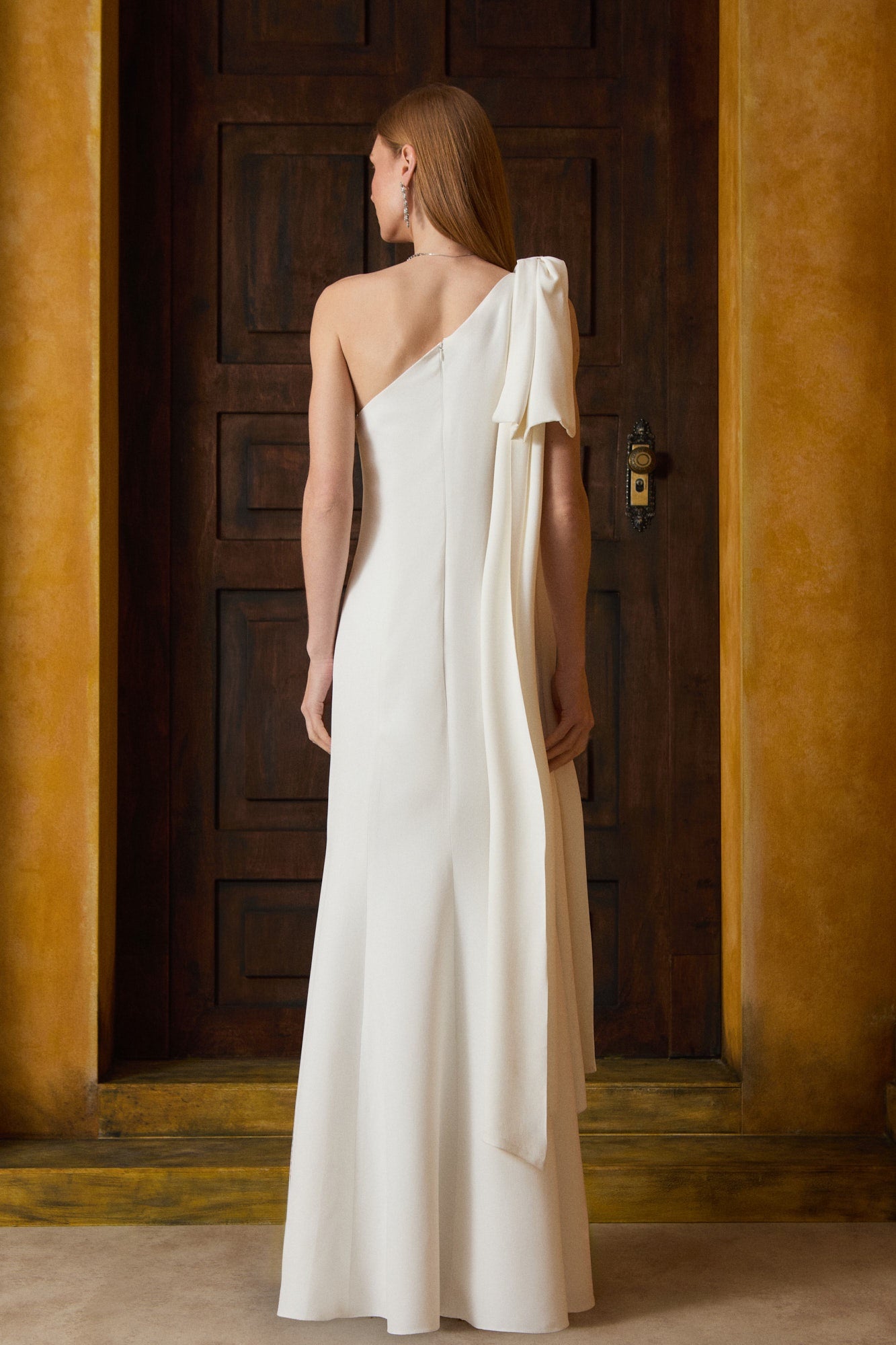 VESTIDO CREPE LAÇO OMBRO SÓ COLEÇÃO INVERNO 26