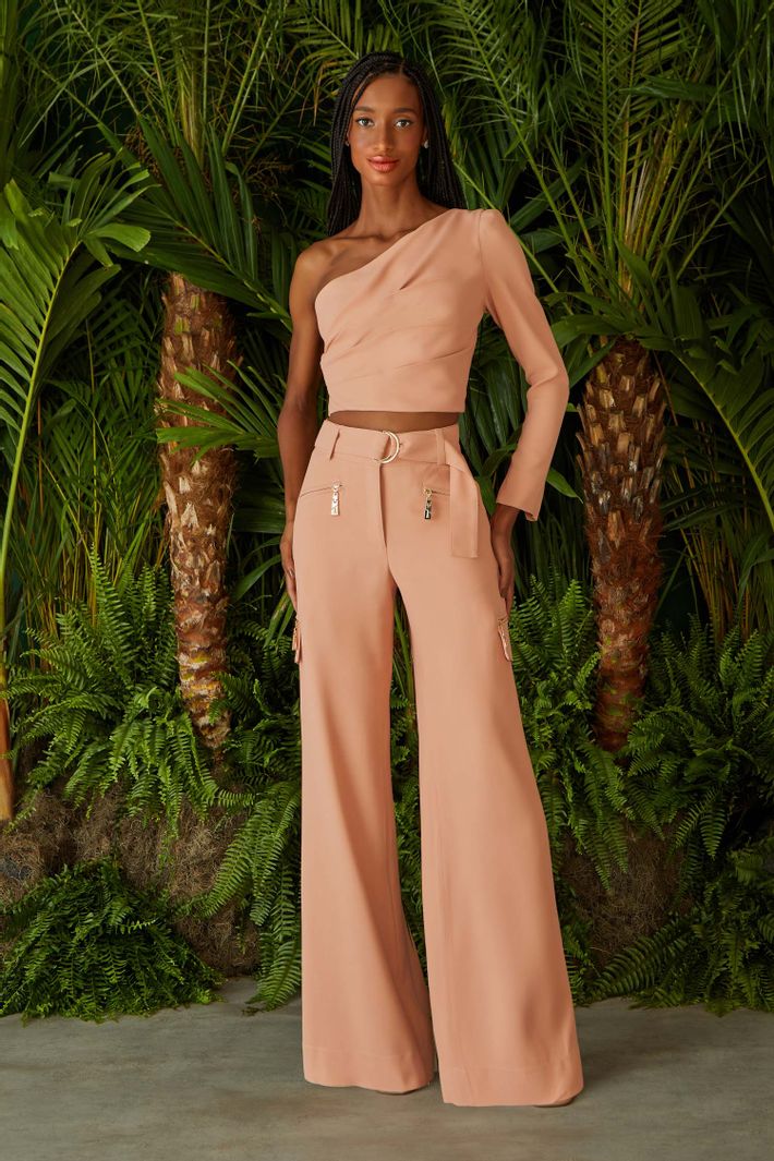 CONJUNTO DE CALÇA CARGO PESPONTO CINTO FIVELA E BLUSA OMBRO SÓ PREGAS COLEÇÃO VERÃO 24