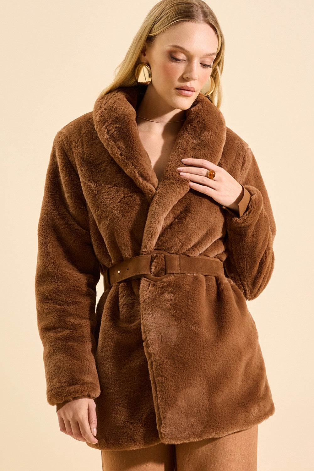 MAXI CASACO DE PELO ANASTACIA C COLEÇÃO INVERNO 26