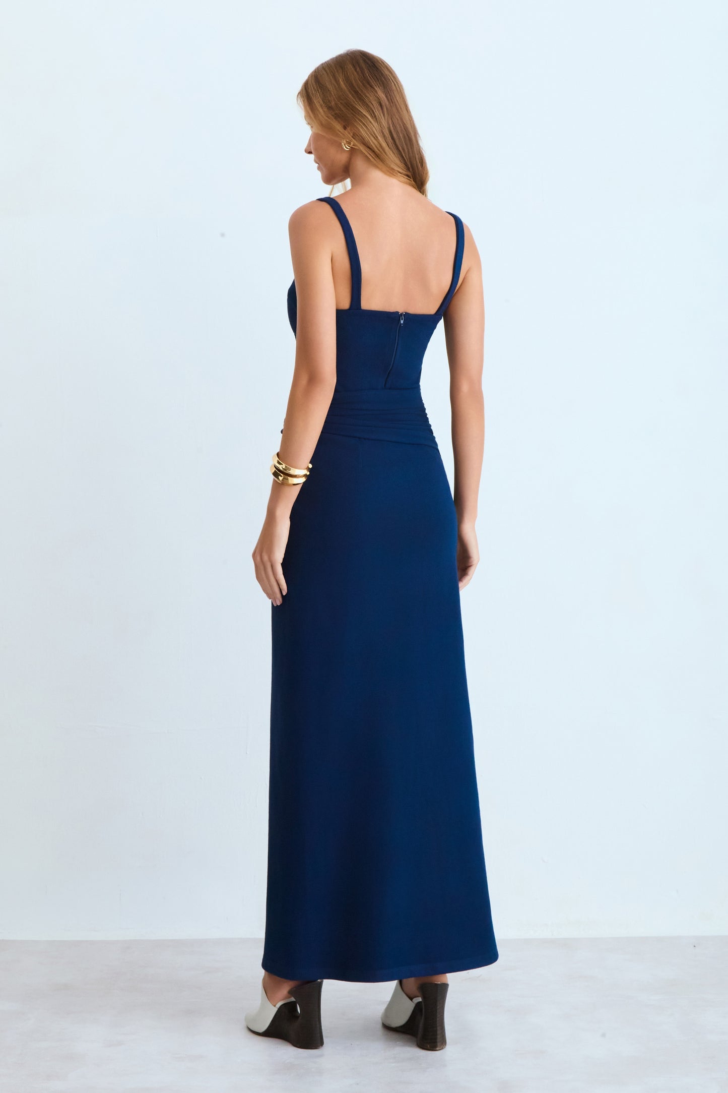 VESTIDO MIDI TORCAO LATERAL RECORTE BUSTO COLEÇÃO INVERNO 26