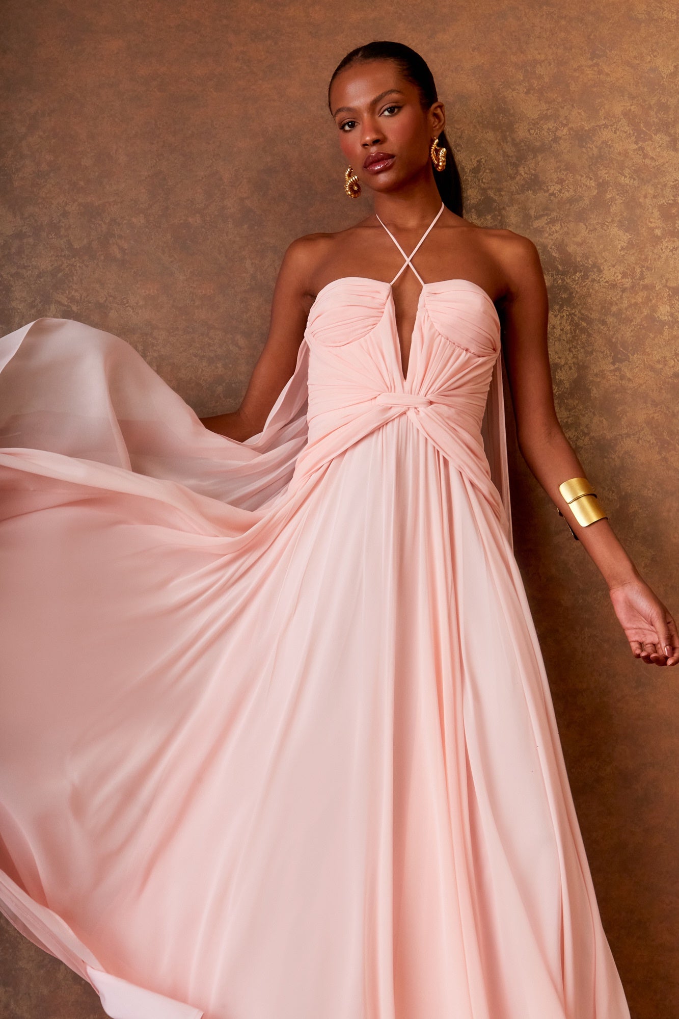 VESTIDO LONGO DECOTE CAPA COLEÇÃO INVERNO 25