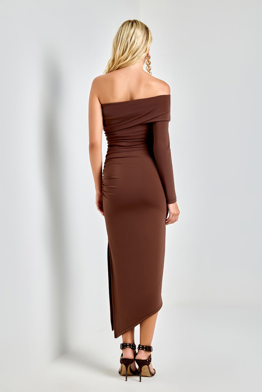 VESTIDO ASSIMETRICO FENDA LATERAL COLEÇÃO INVERNO 25