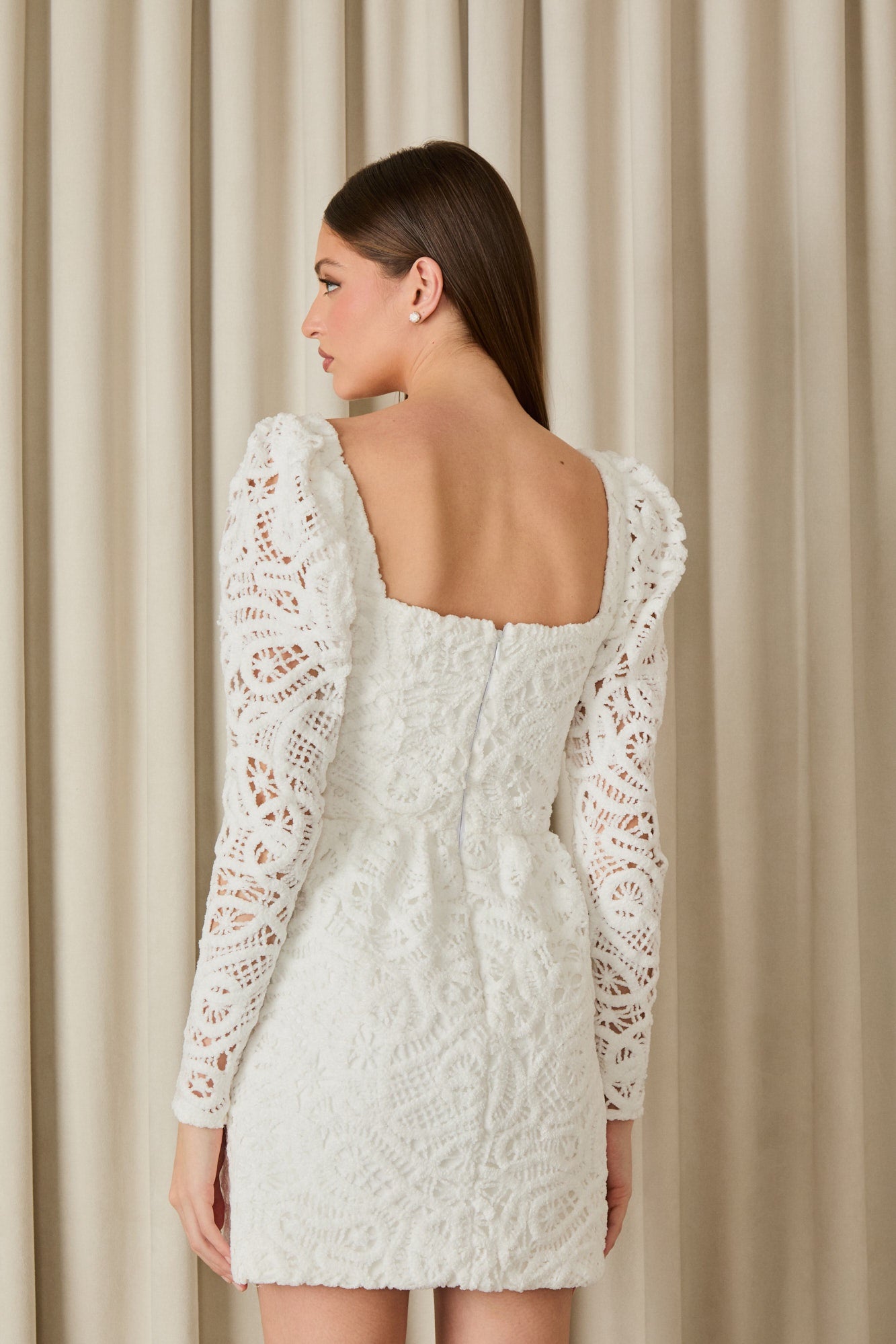 VESTIDO CURTO LISE RENDA VELUDO COLEÇÃO INVERNO 26