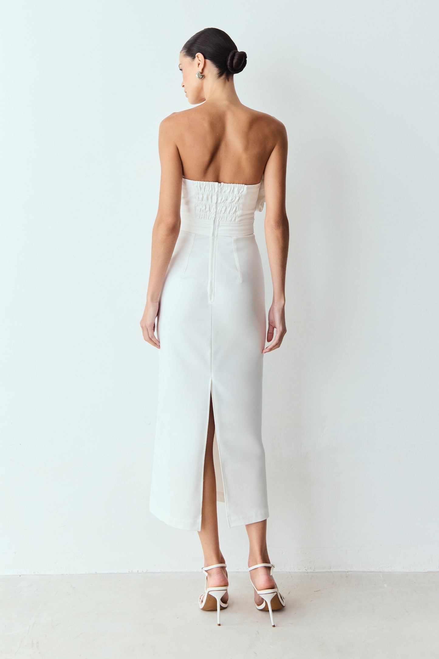 VESTIDO MIDI SOBREPOSIÇÃO DRAPEADA DECOTE COLEÇÃO VERÃO 26