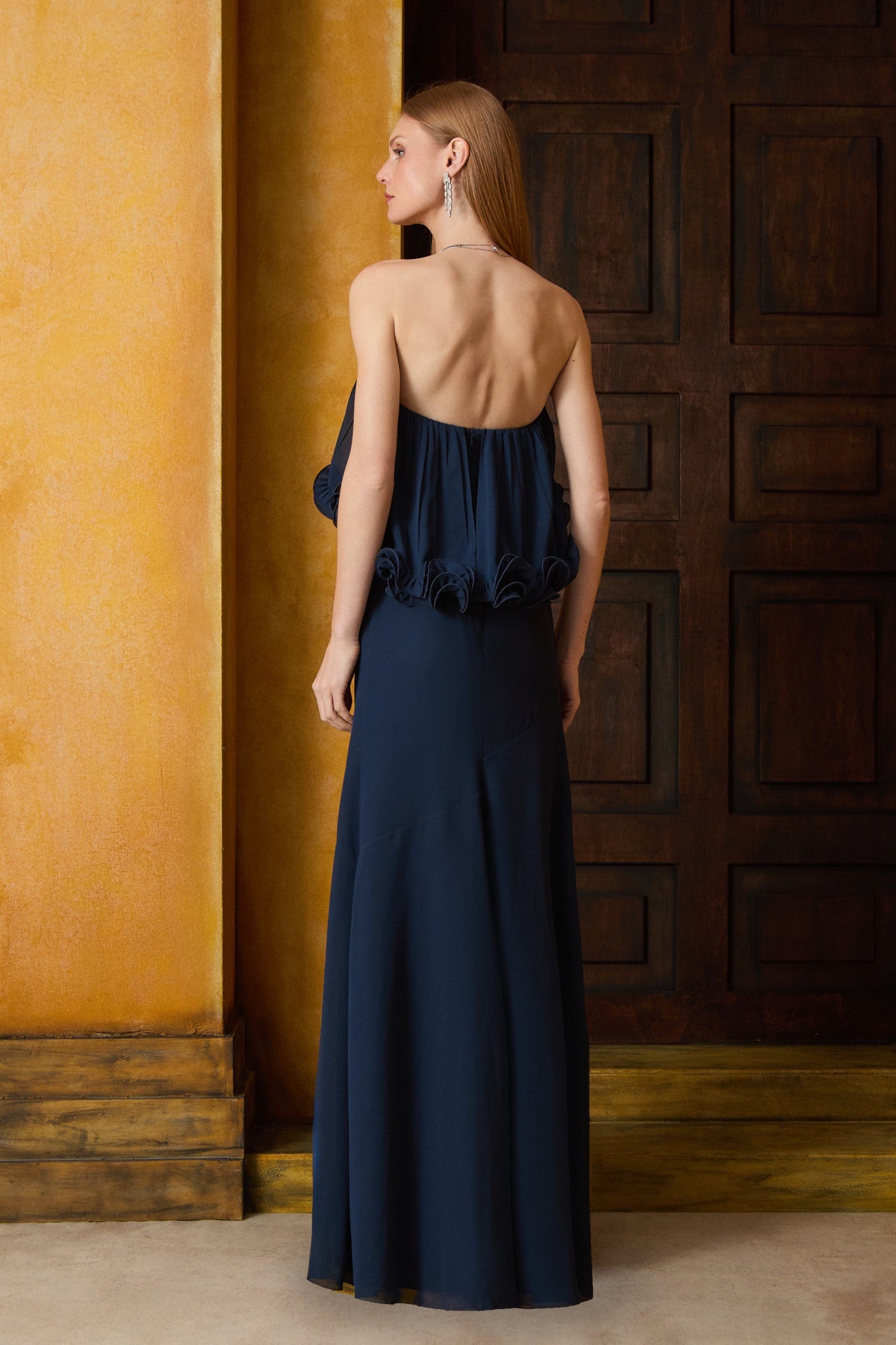 VESTIDO LONGO BABADO FRUFRU DECOTE COLEÇÃO INVERNO 26