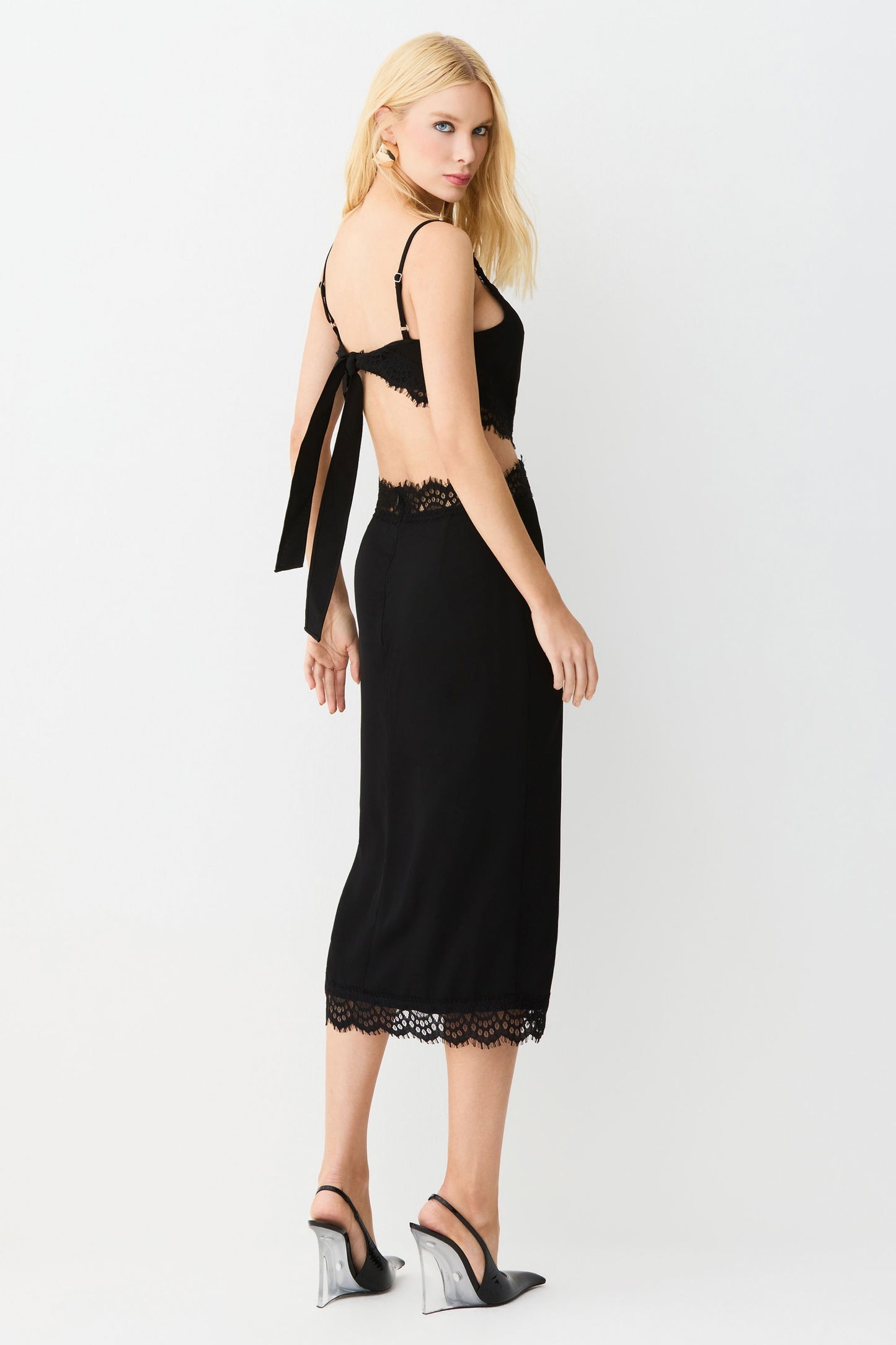 VESTIDO MIDI AMARRACAO LATERAL PERNA E COSTAS COLEÇÃO INVERNO 26