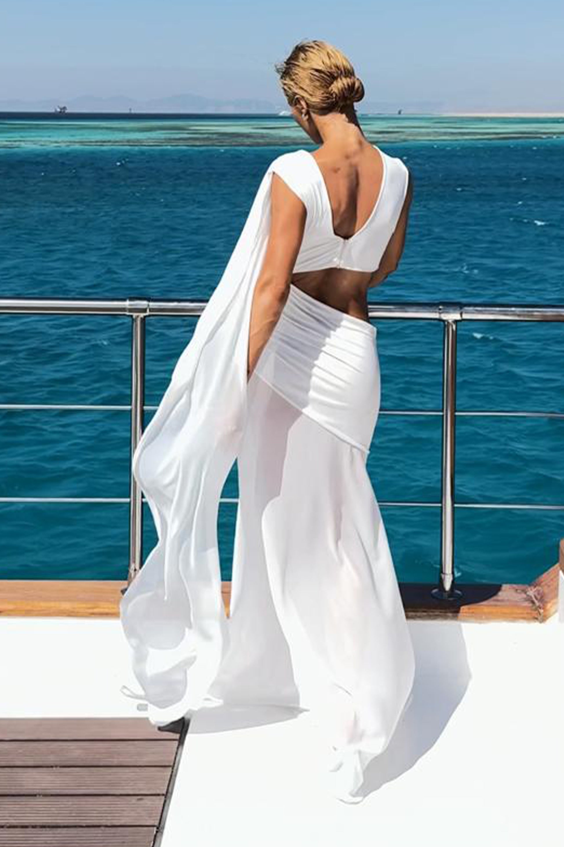 VESTIDO LONGO COM ABERTURA LATERAL E FAIXA FLUIDA COLEÇÃO VERÃO 27